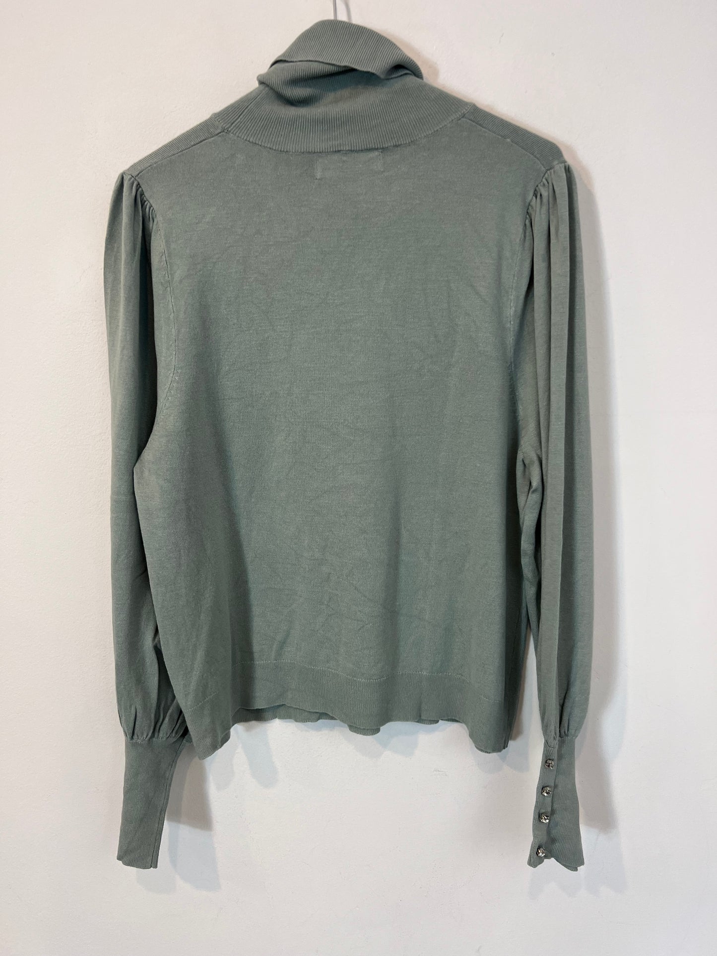 MANGO. Jersey cuello alto azul claro. T L (M)