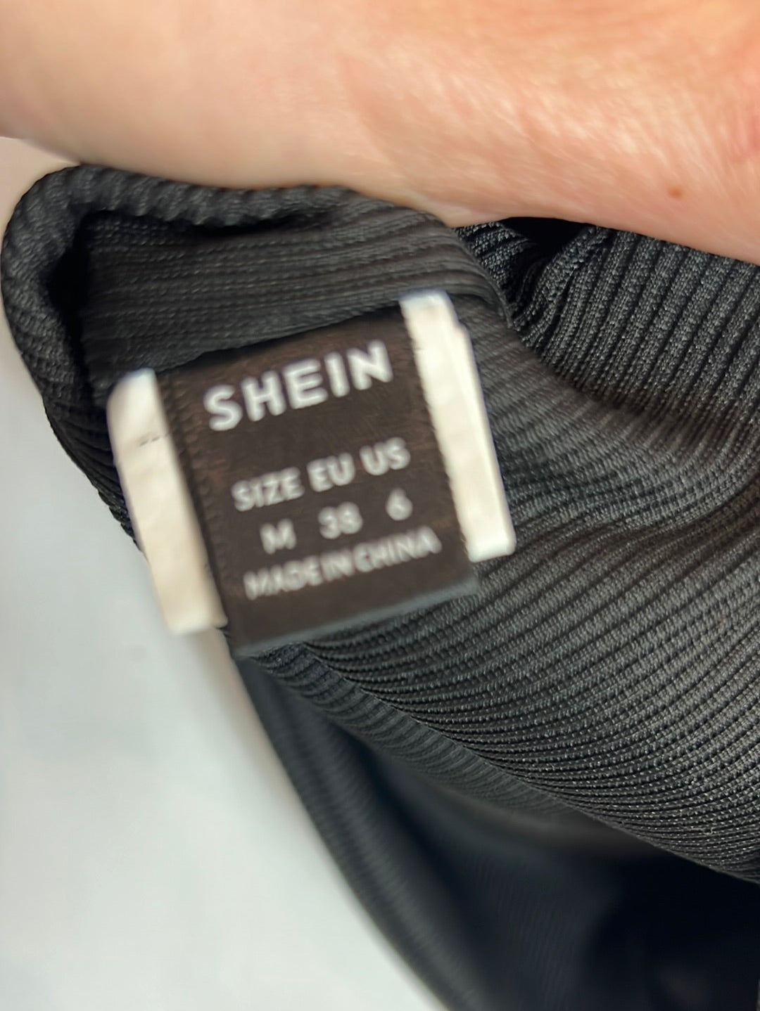 SHEIN. Croptop negro elastico. T M