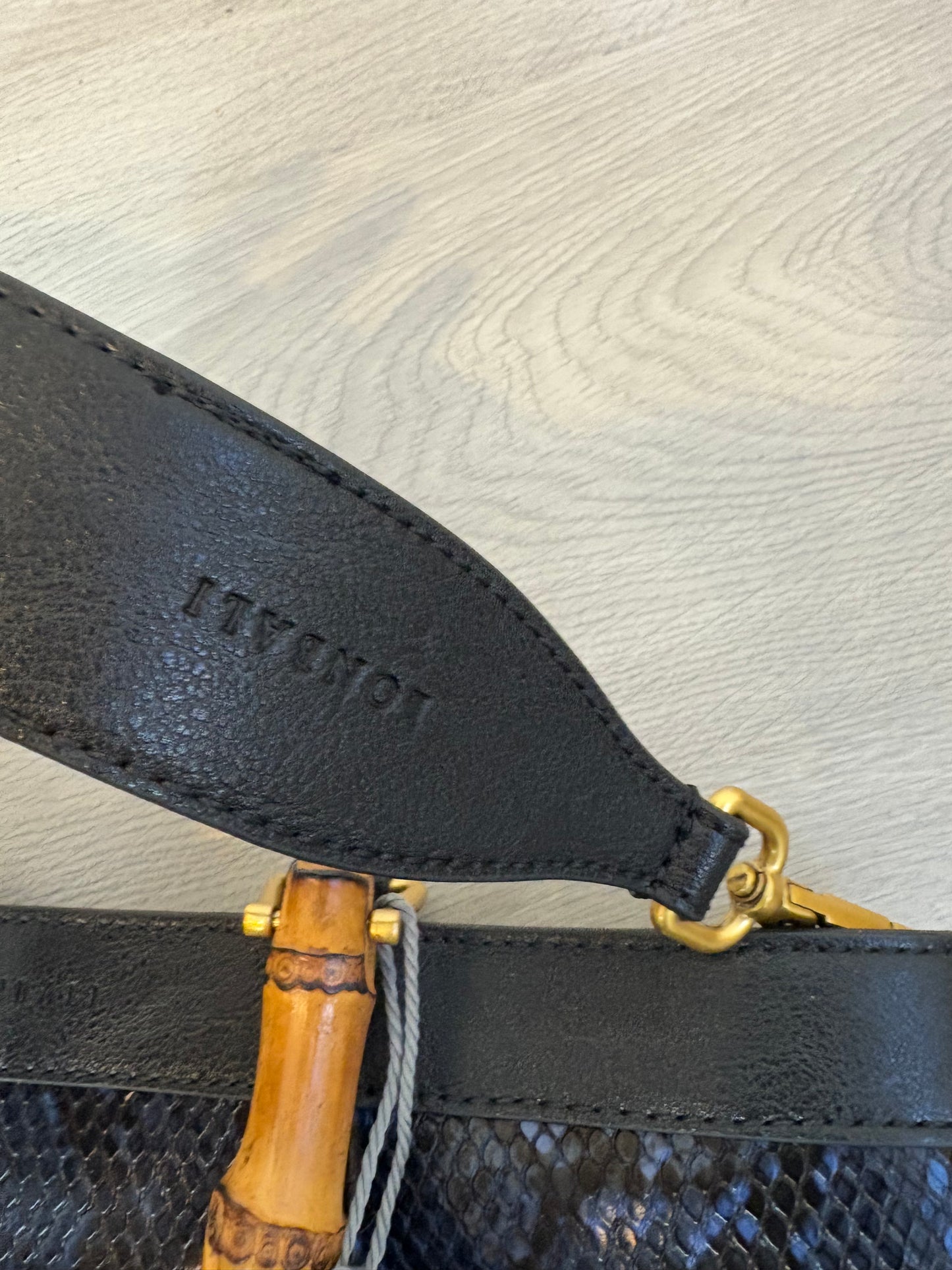 LONBALI. Bolso mediano snake print