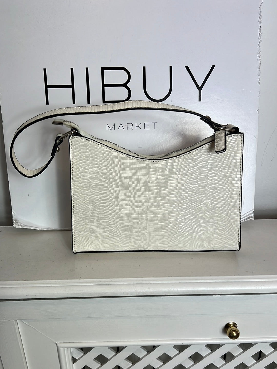 OTRAS. Bolso blanco efecto piel