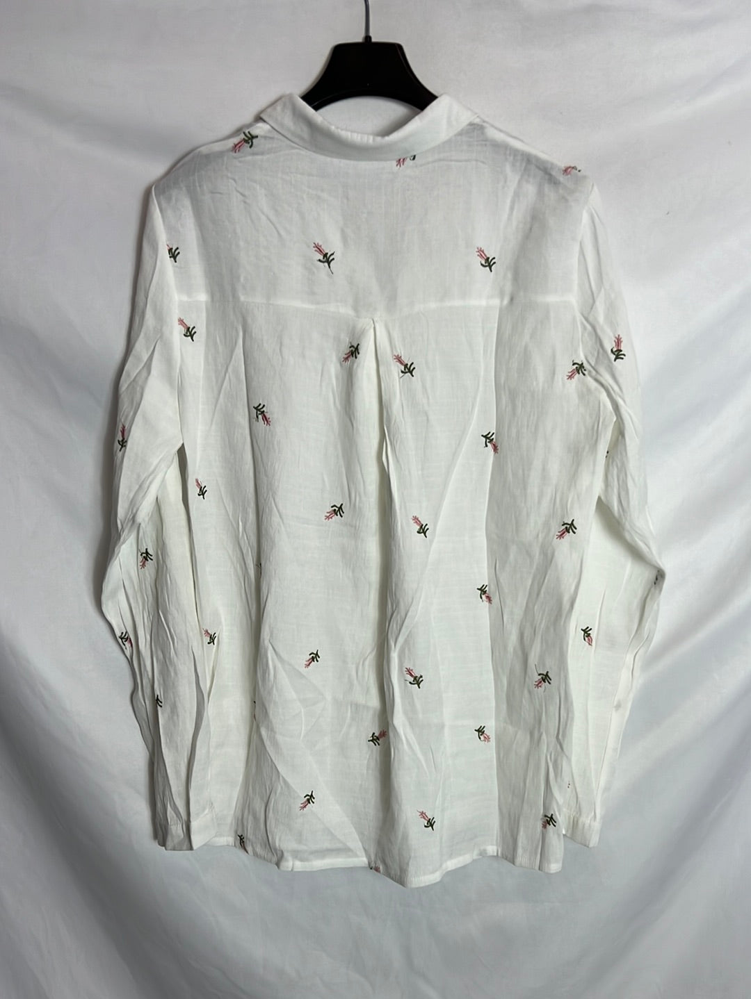 OTRAS. Blusa blanca bordada T.m