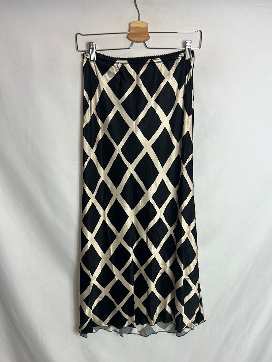 OTRAS. Falda midi estampado geométrico satinado. T S