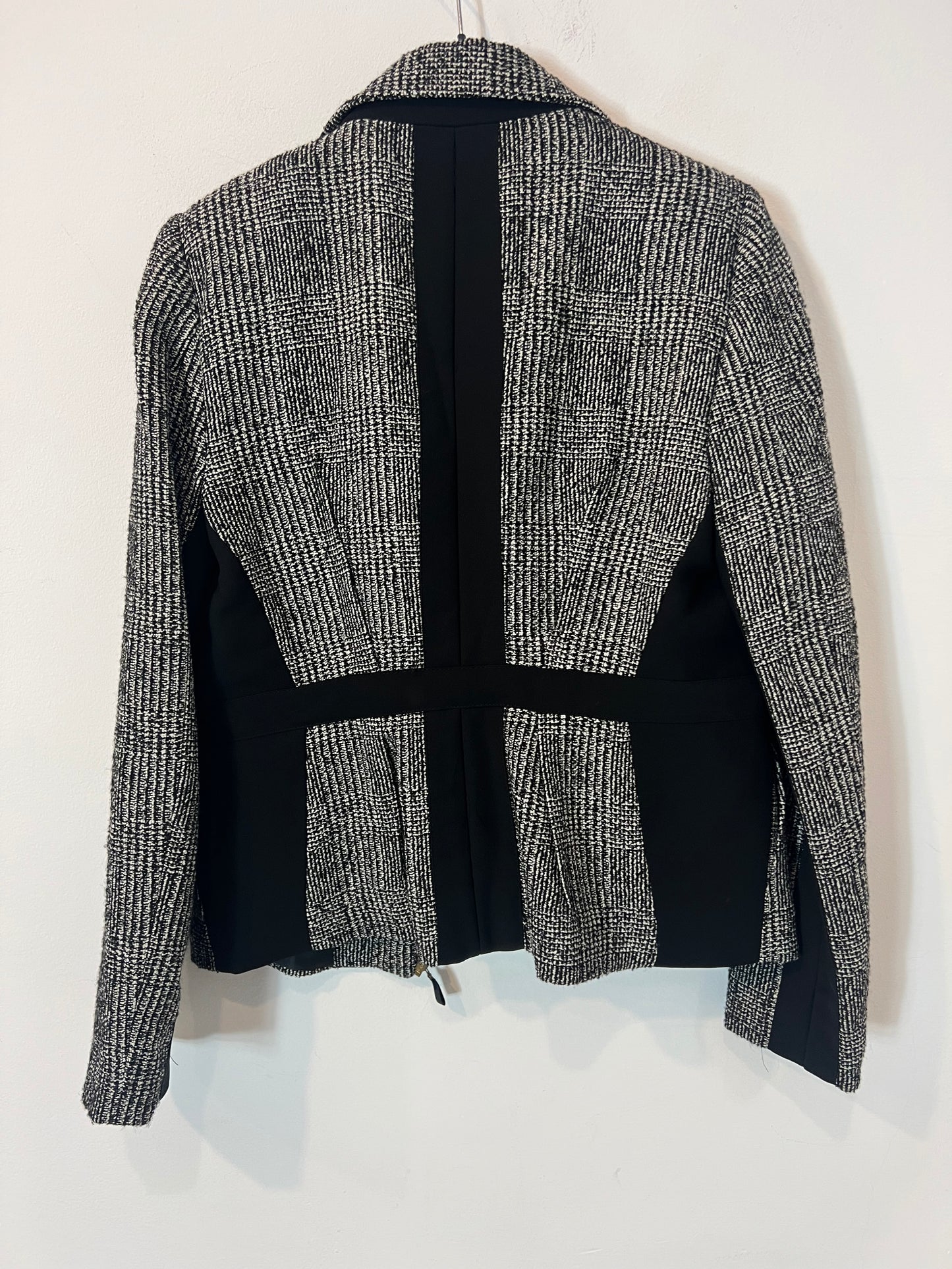 SFERA. Chaqueta negra jaspeada con lana. T M