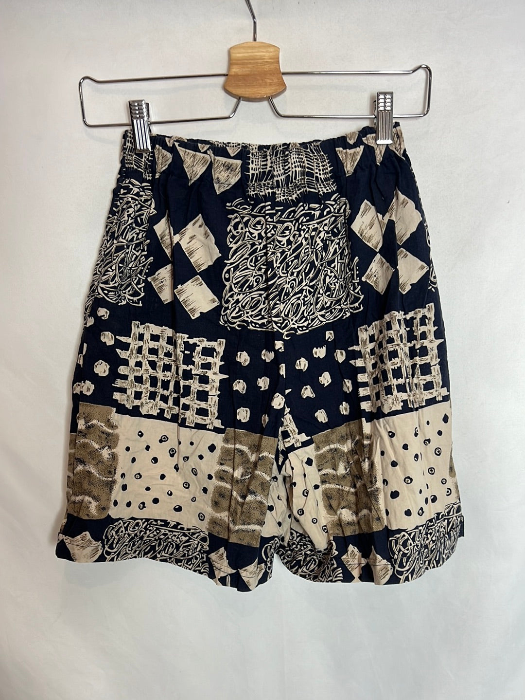 OTRAS. Pantalón corto azul estampado T.36