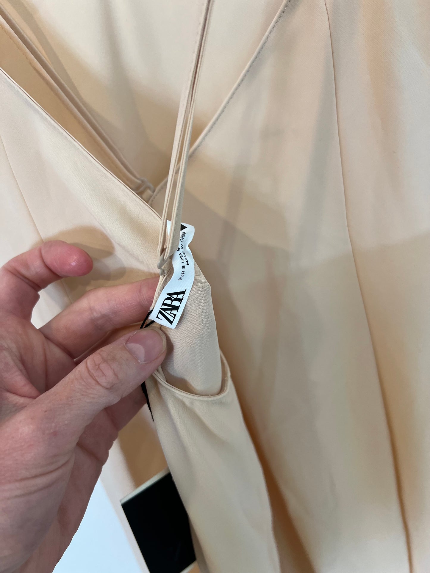 ZARA. Vestido lencero beige T.s