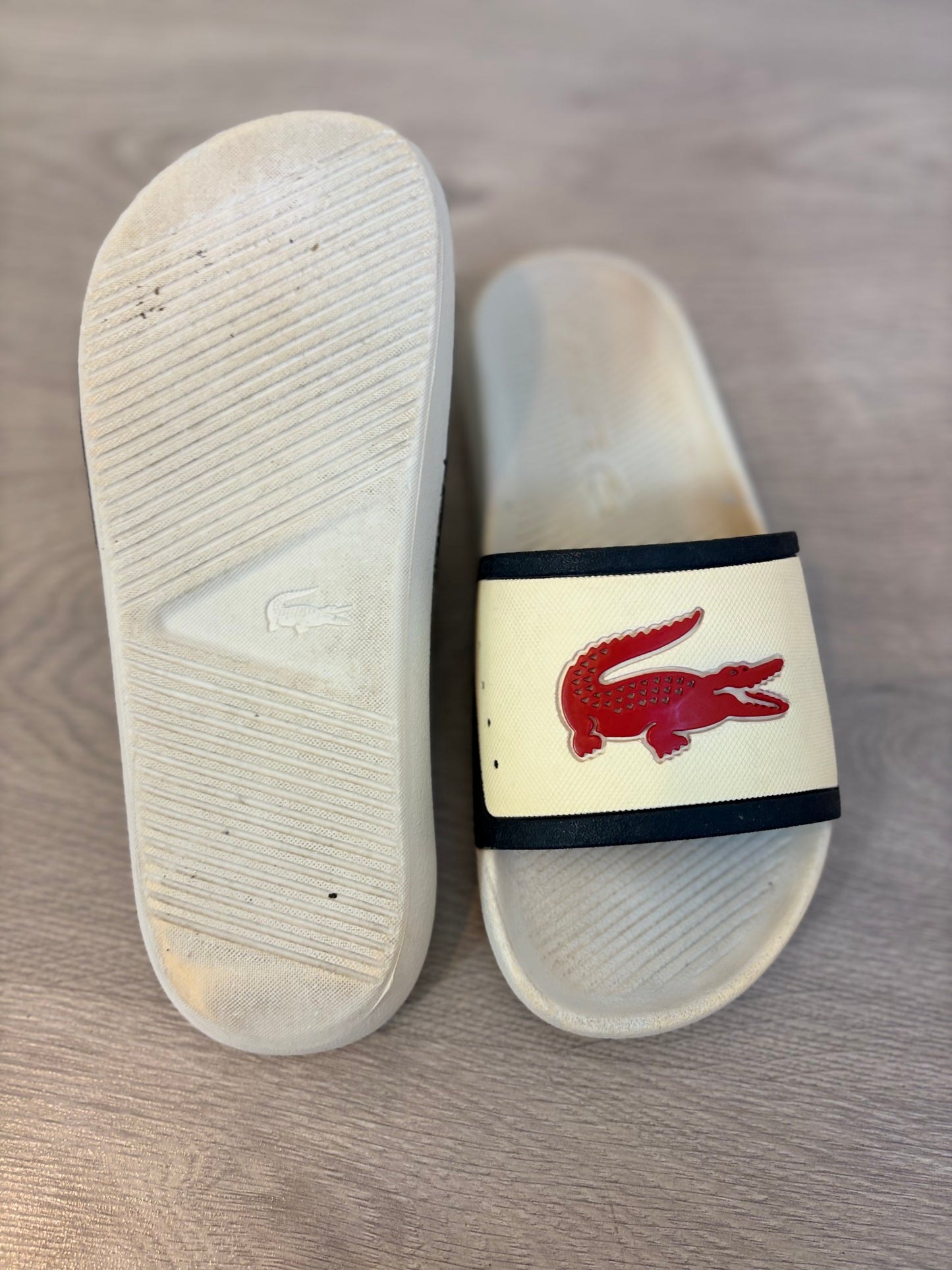 LACOSTE . Chanclas logo. T 38