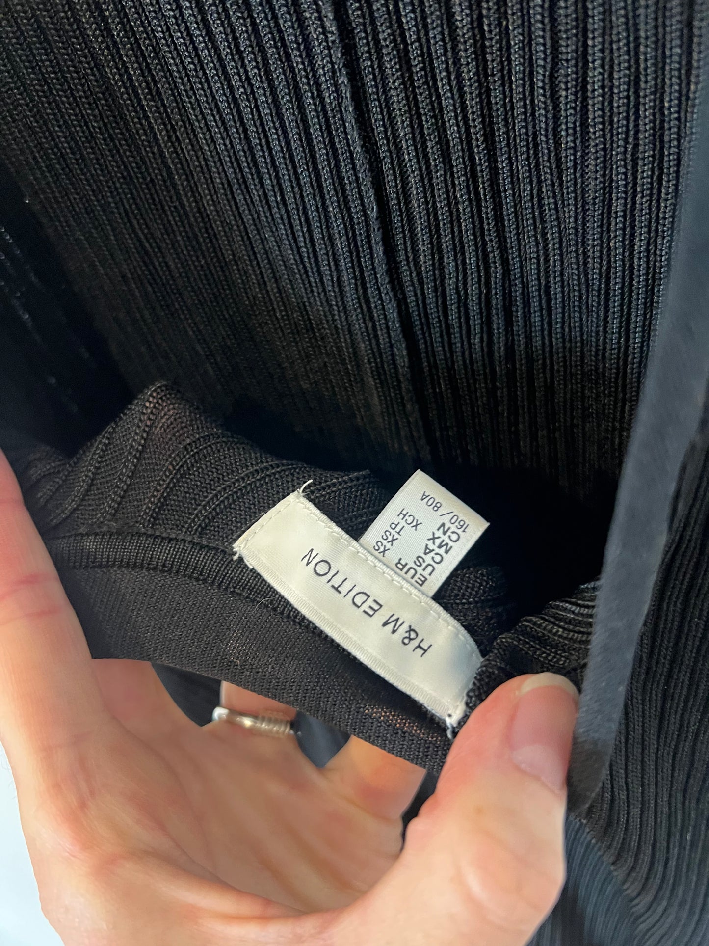 H&M EDITION. vestido negro largo canalé