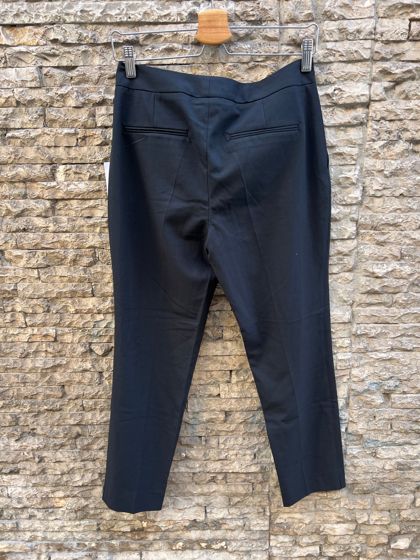 ZARA. Pantalón negro de vestir. T 36