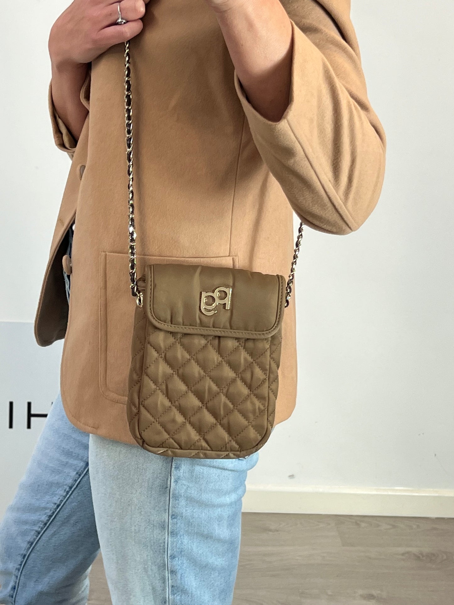 PURIFICACIÓN GARCÍA. Bolso mini lona marrón