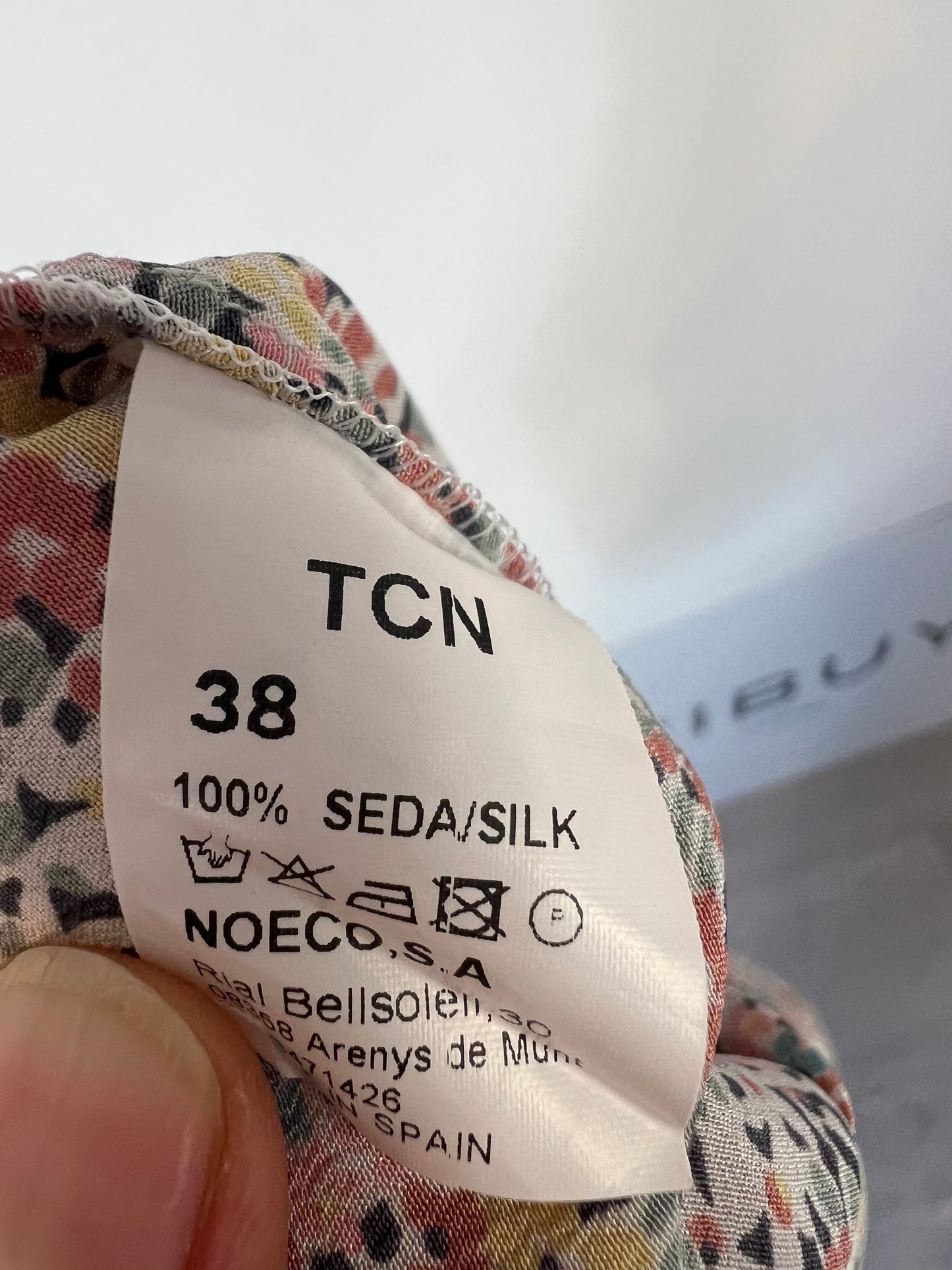 TCN. Pantalón corto seda. T 38