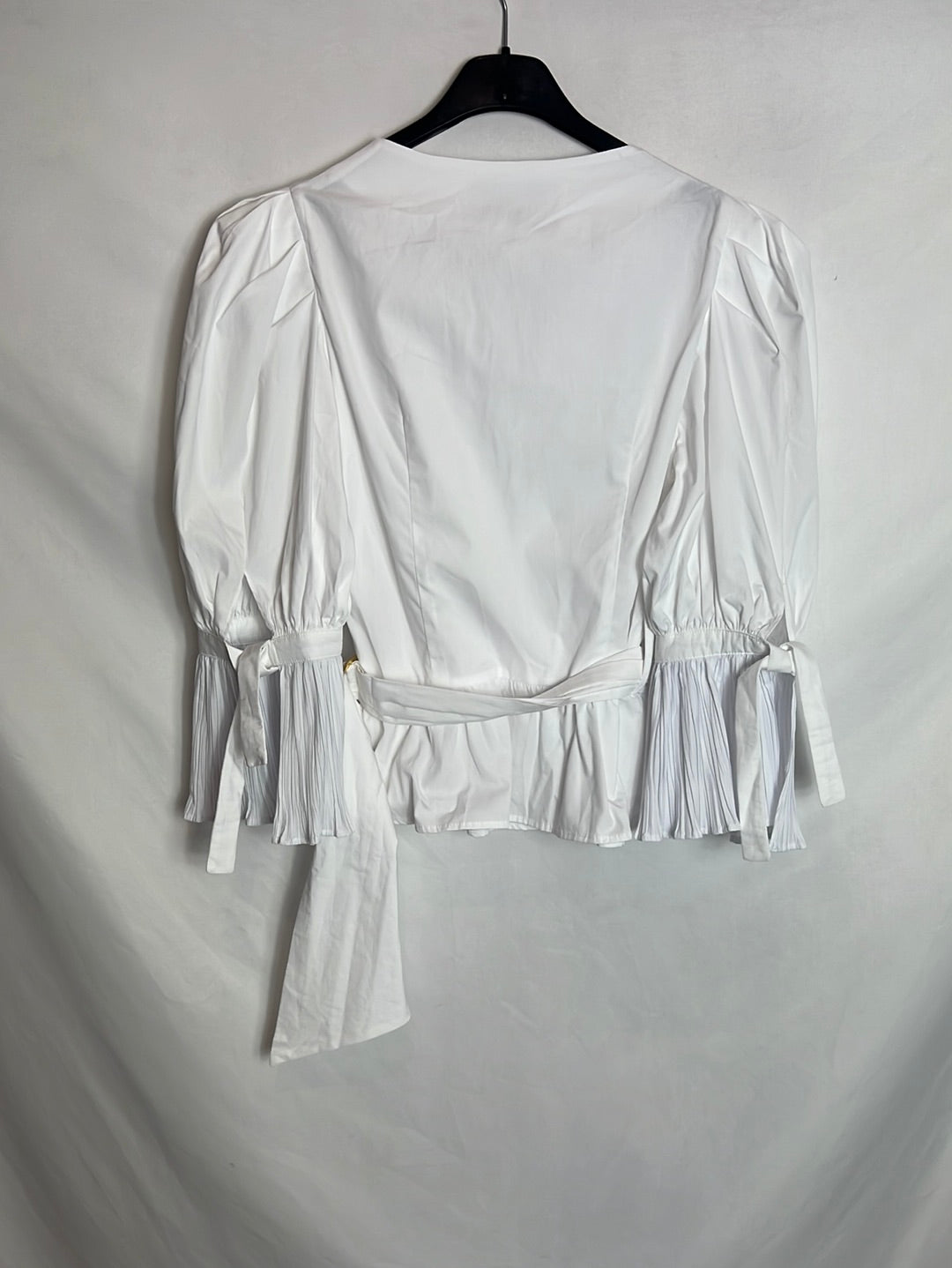 PARIS 64. Blusa blanca lazada detalle mangas. T S