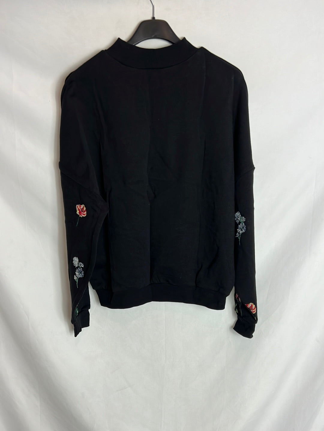 PIMKIE. Sudadera negra bordados. T S