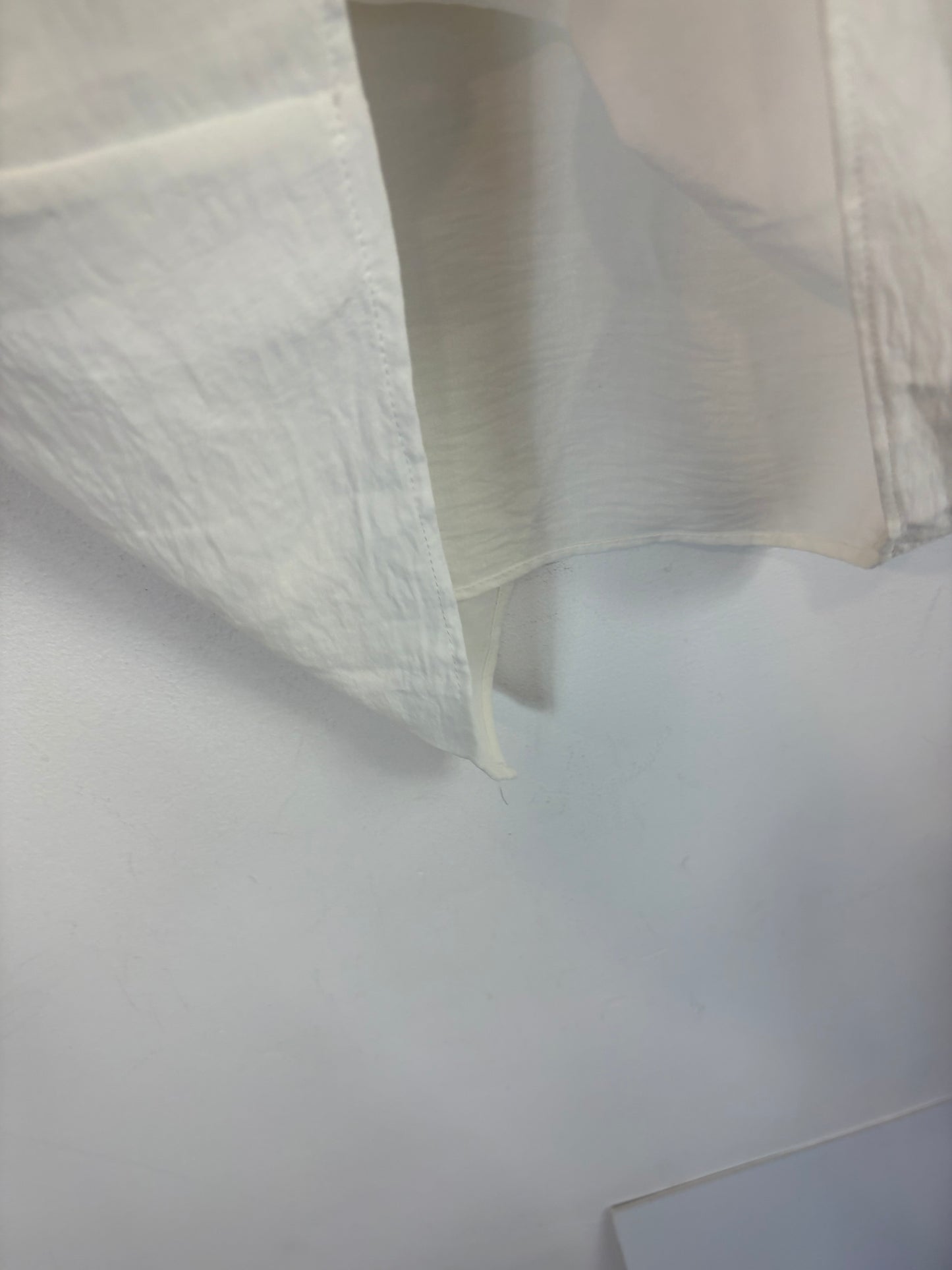 ZARA. Top blanco asimétrico. T S