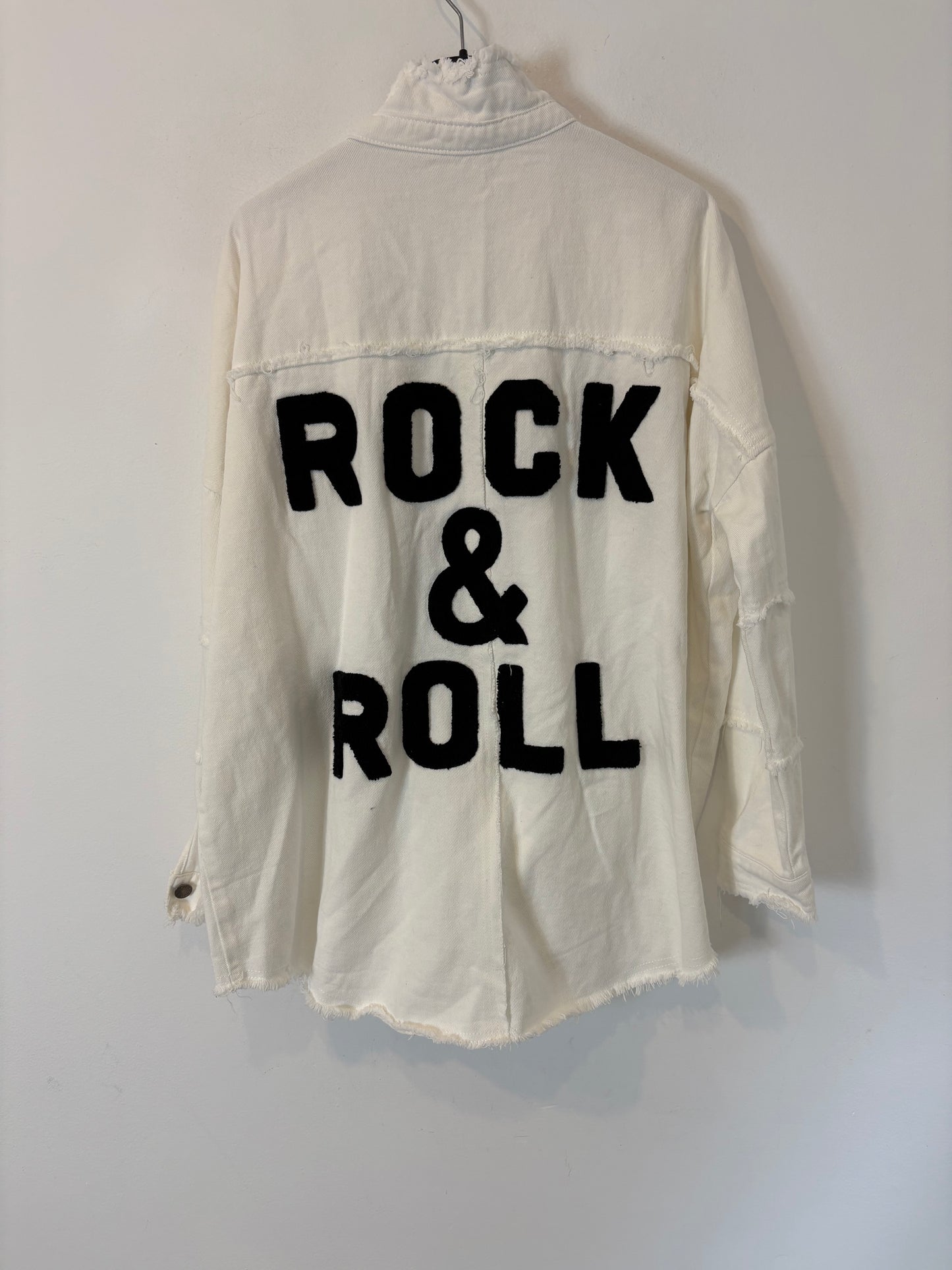 OTRAS. Cazadora blanca detalle espalda T S/M