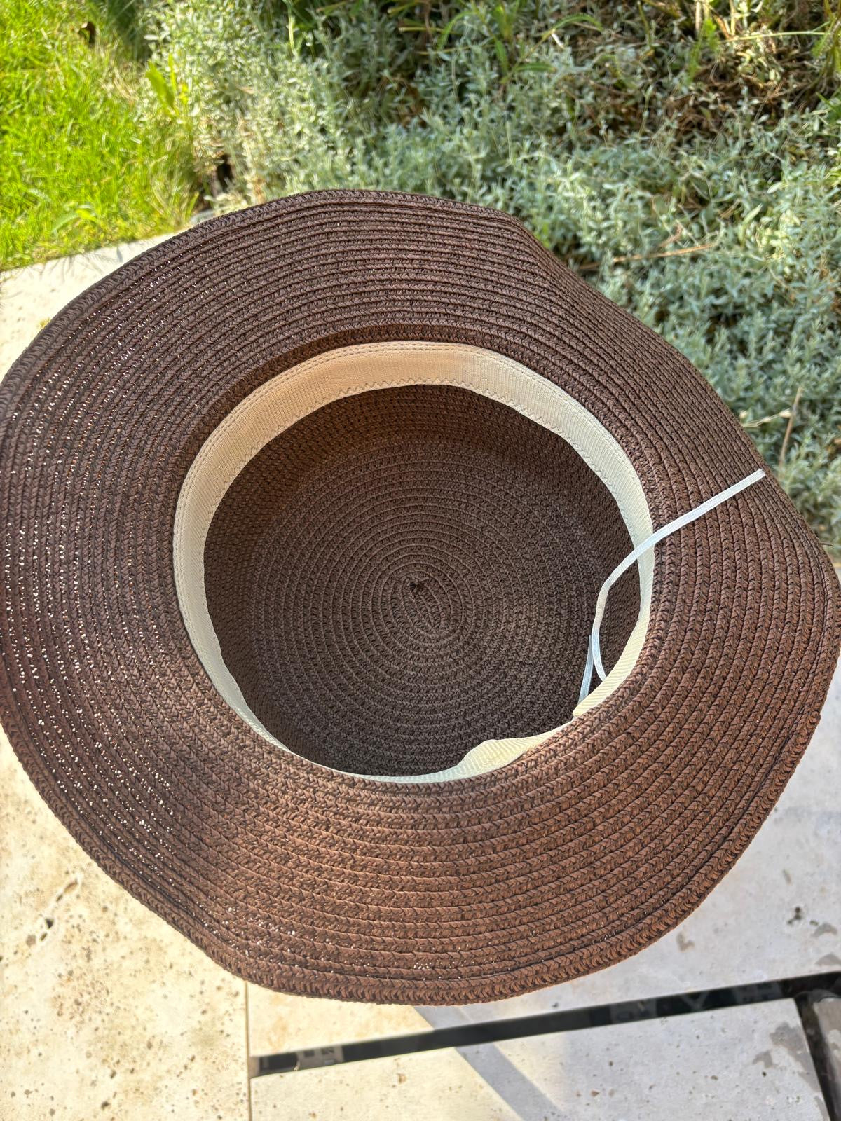 Sombrero marrón al corta
