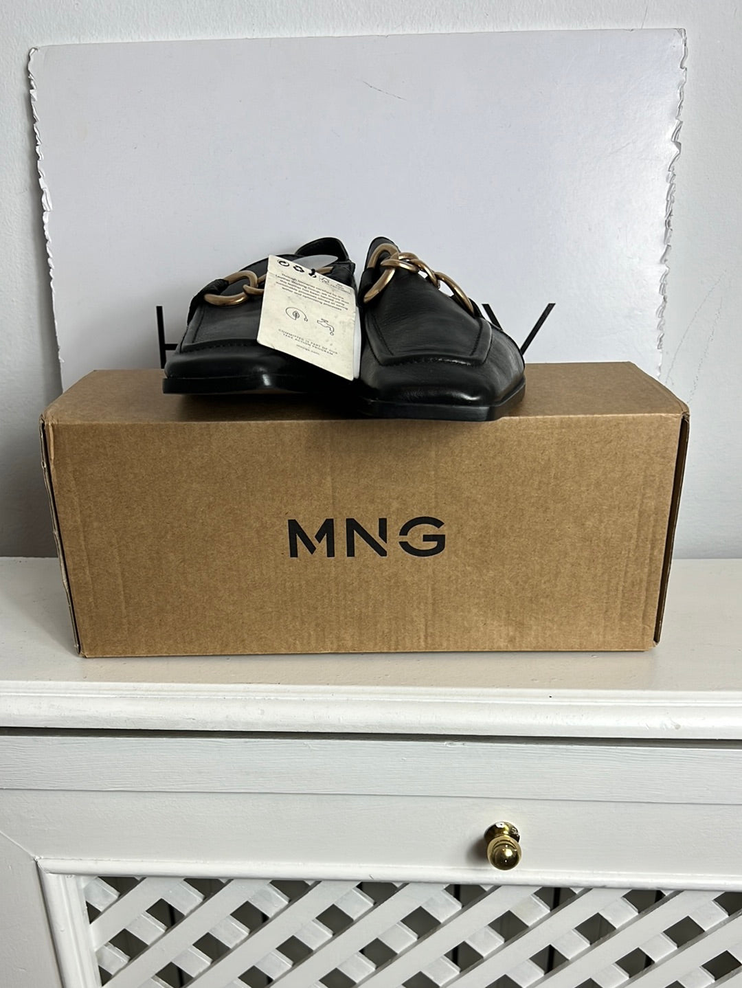 MANGO. Mocasines negros hebilla. T 38