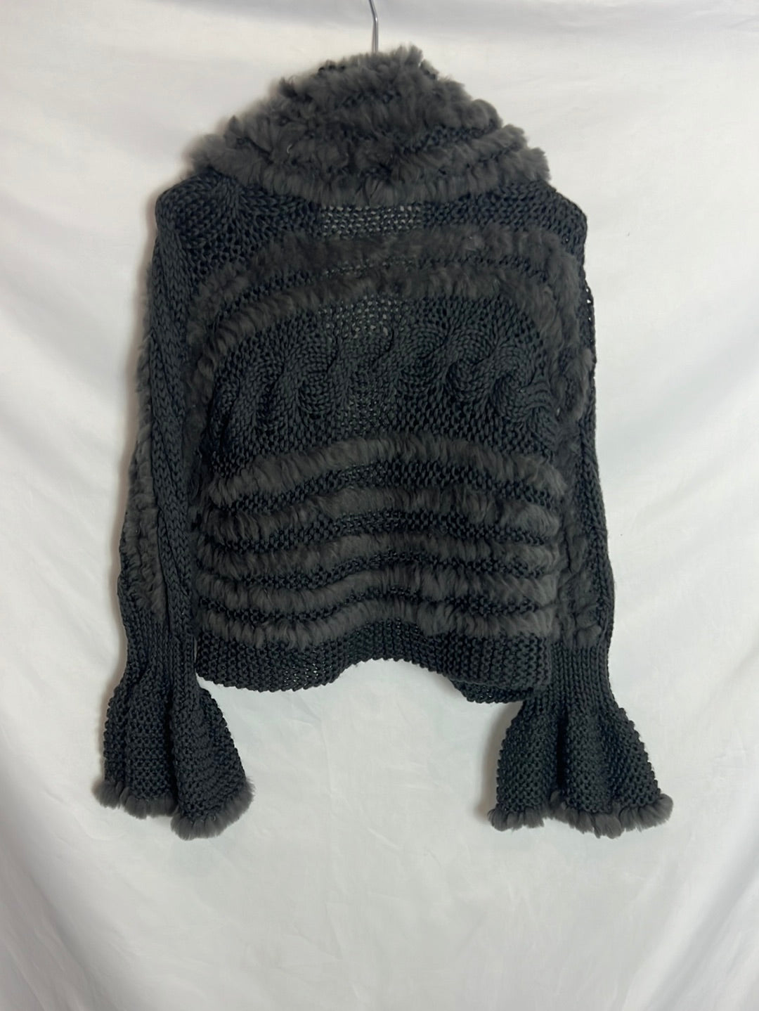 CARAMELO. Chaqueta punto y pelo gris. TS/M