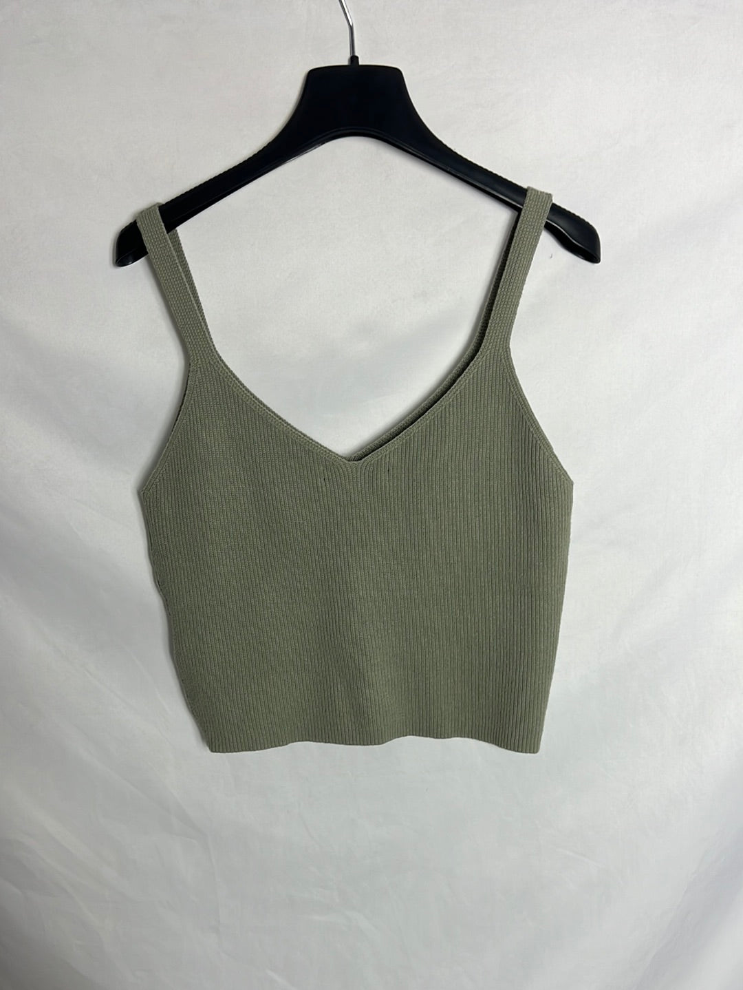 FOREVER 21. Green ribbed top. TM