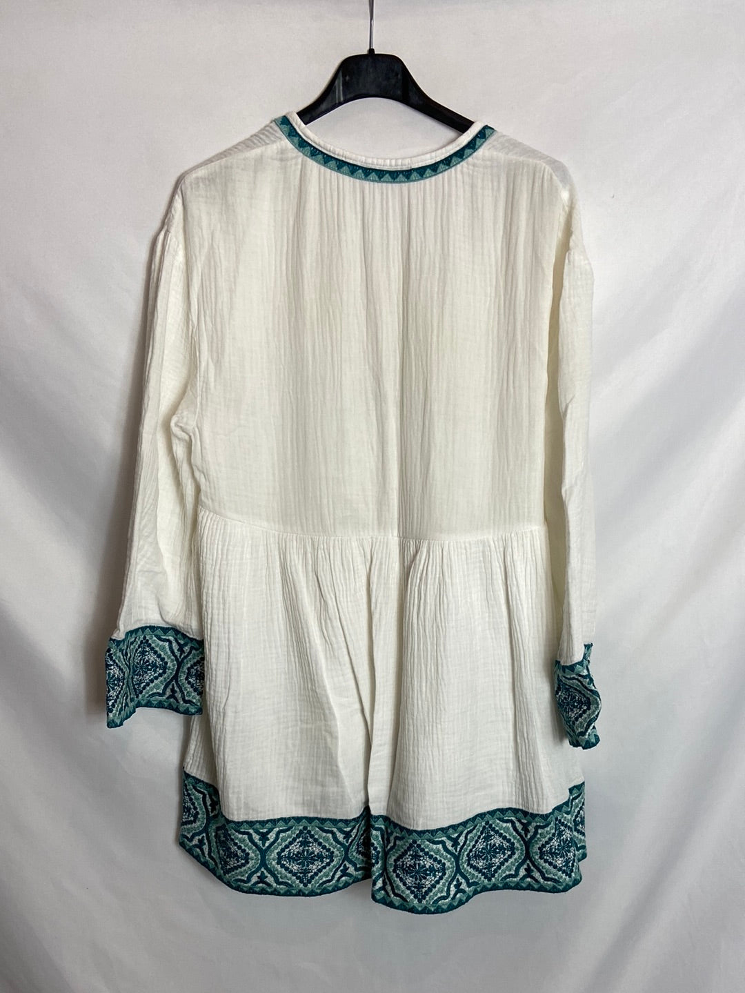 ZARA. Vestido blanco detalles bordados T.S