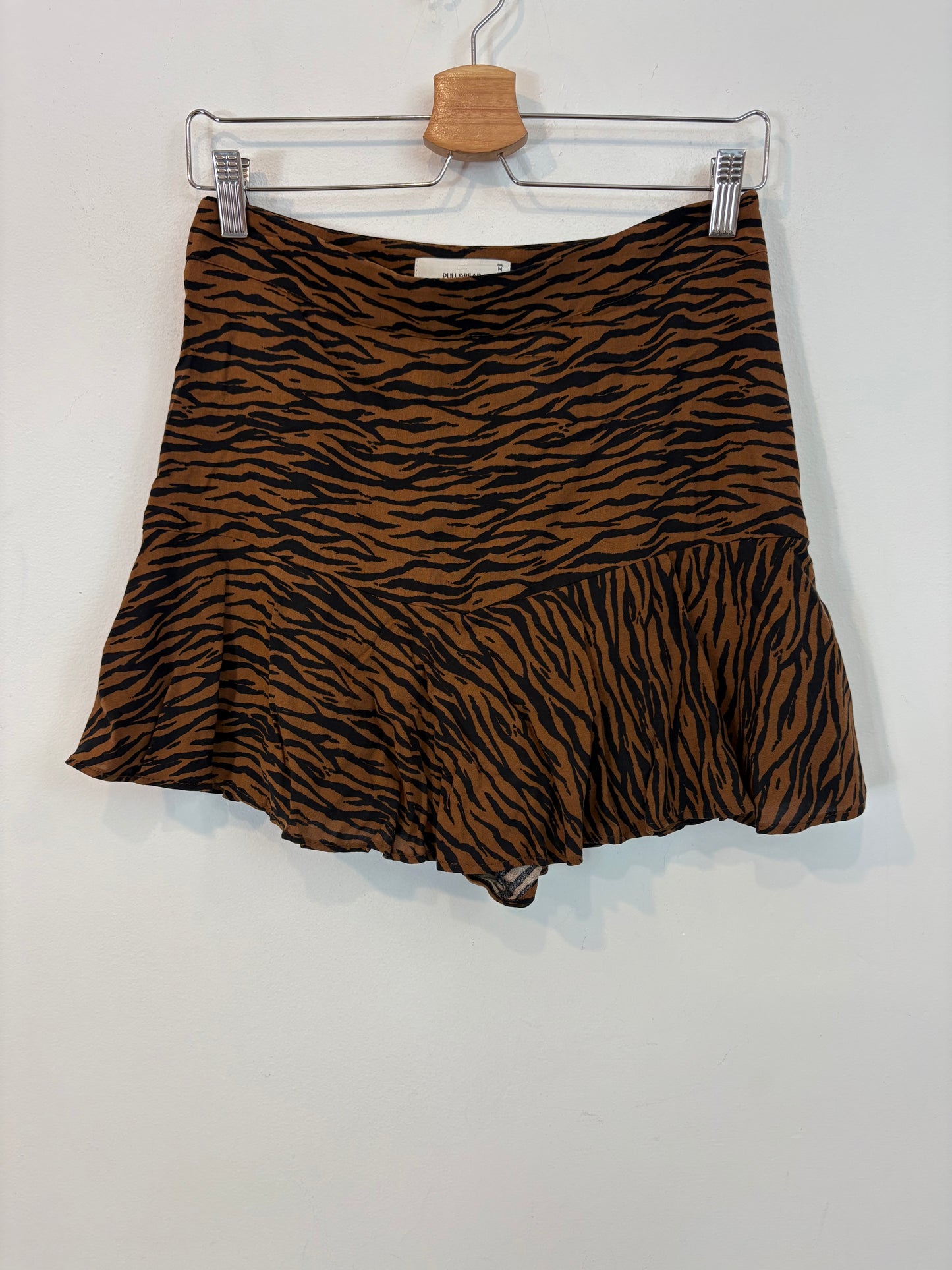PULL&BEAR. Falda pantalón fluid animal print. T M