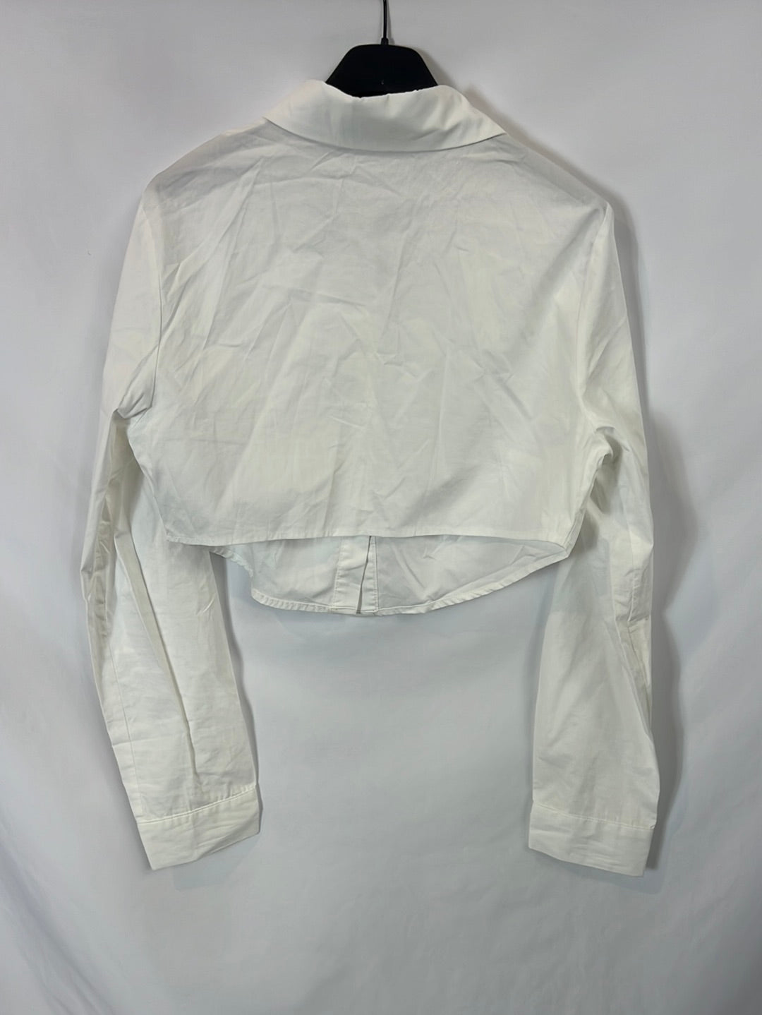 SHEIN. White cropped Tm shirt