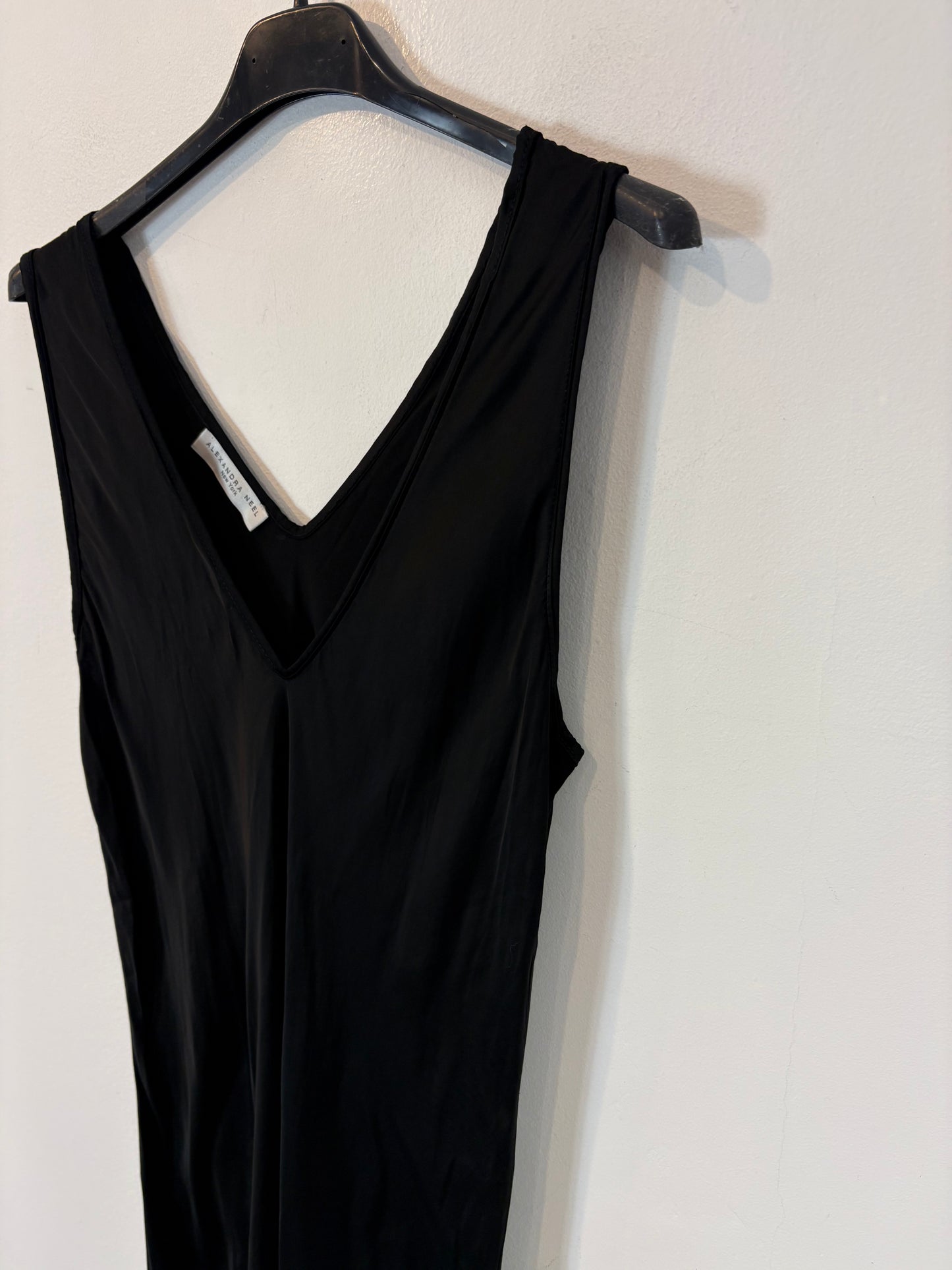 ALEXANDRA NEEL. Vestido largo negro con seda