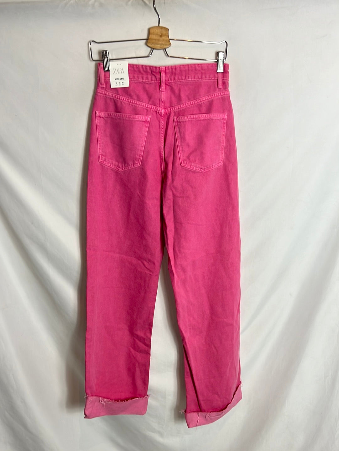 ZARA. Pantalón rosa recto T.38
