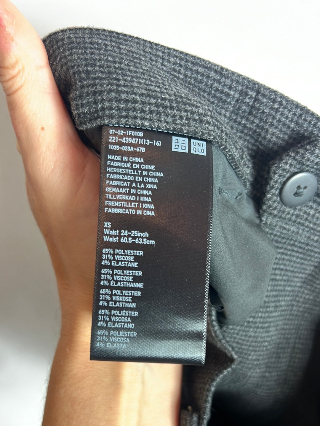 UNIQLO. Grey checked pleated trousers. Size XS