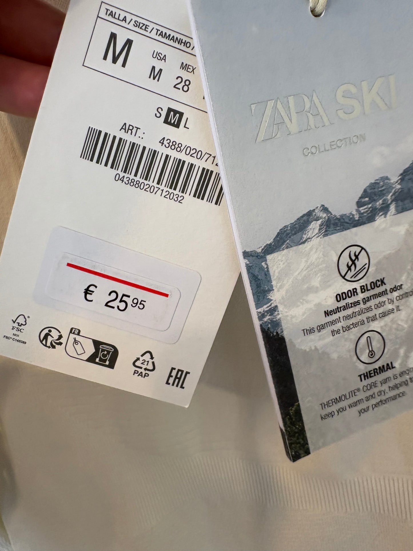 ZARA SKI. Camiseta blanca ski