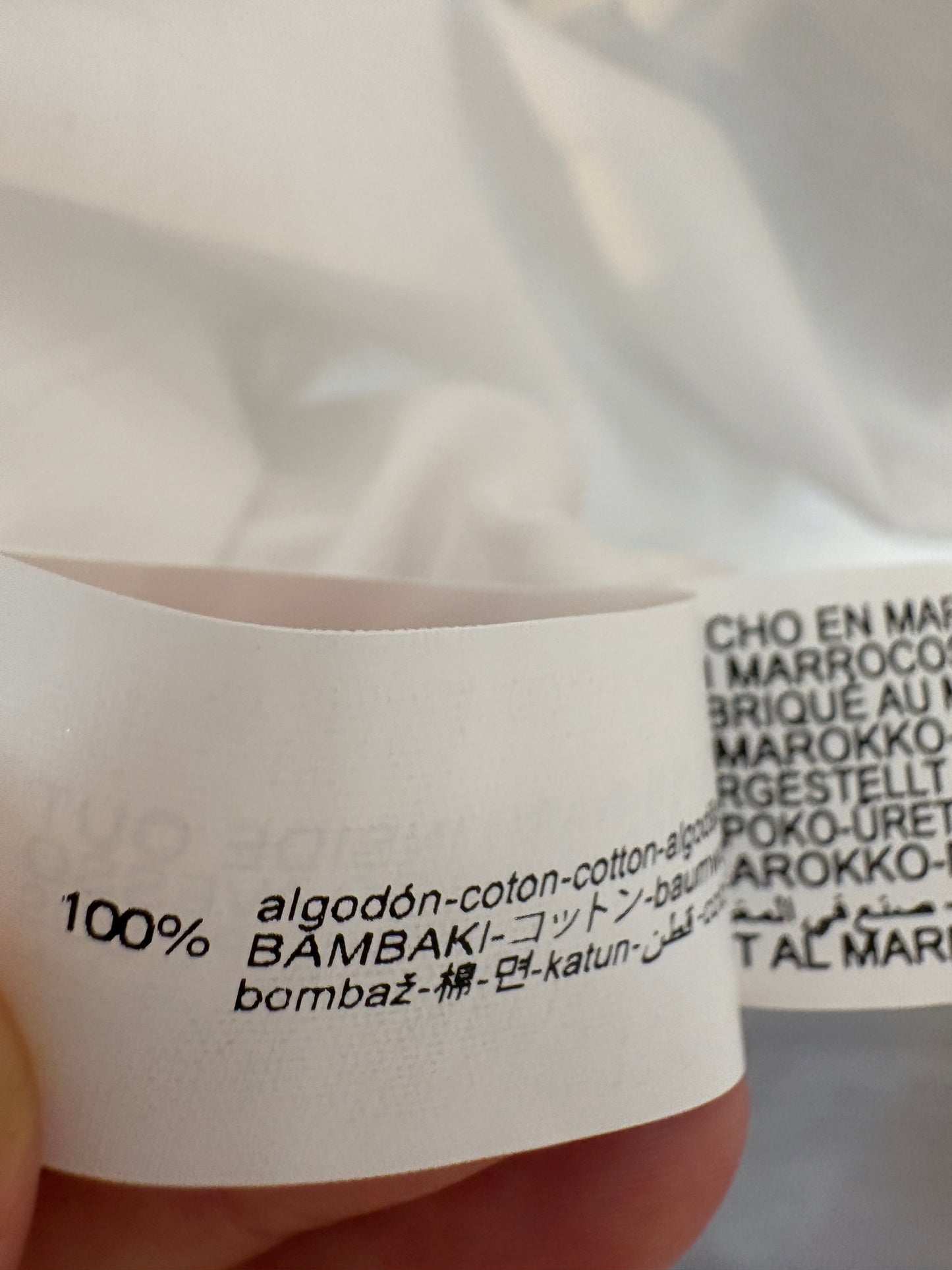 ZARA. Camiseta blanca dibujo plateado