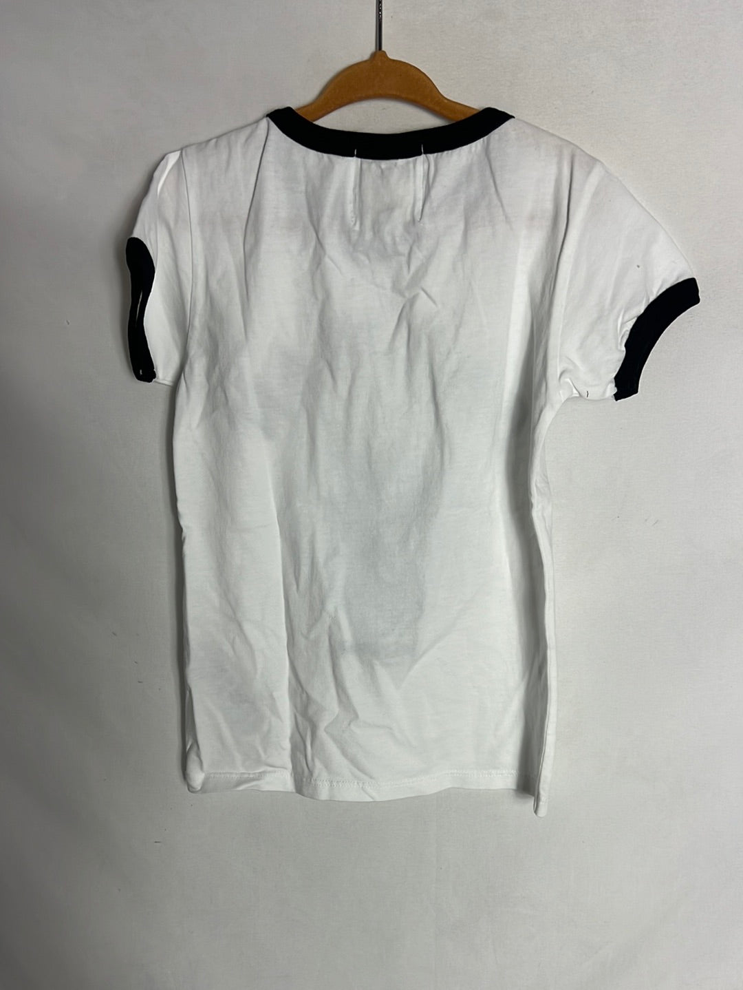 HOUSE OF THE BICHE. White T-shirt with drawing. Size 6 years