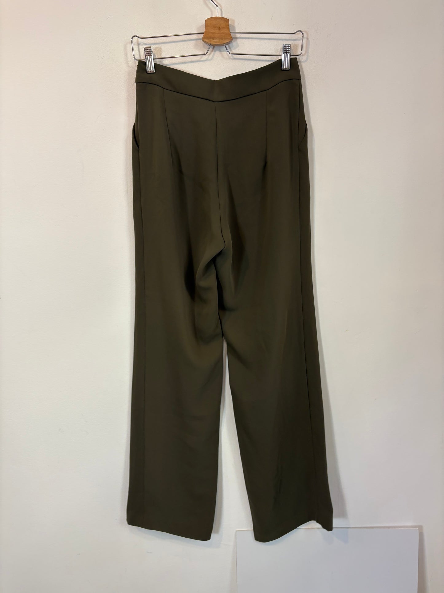 VOGANA. Total look verde fluido