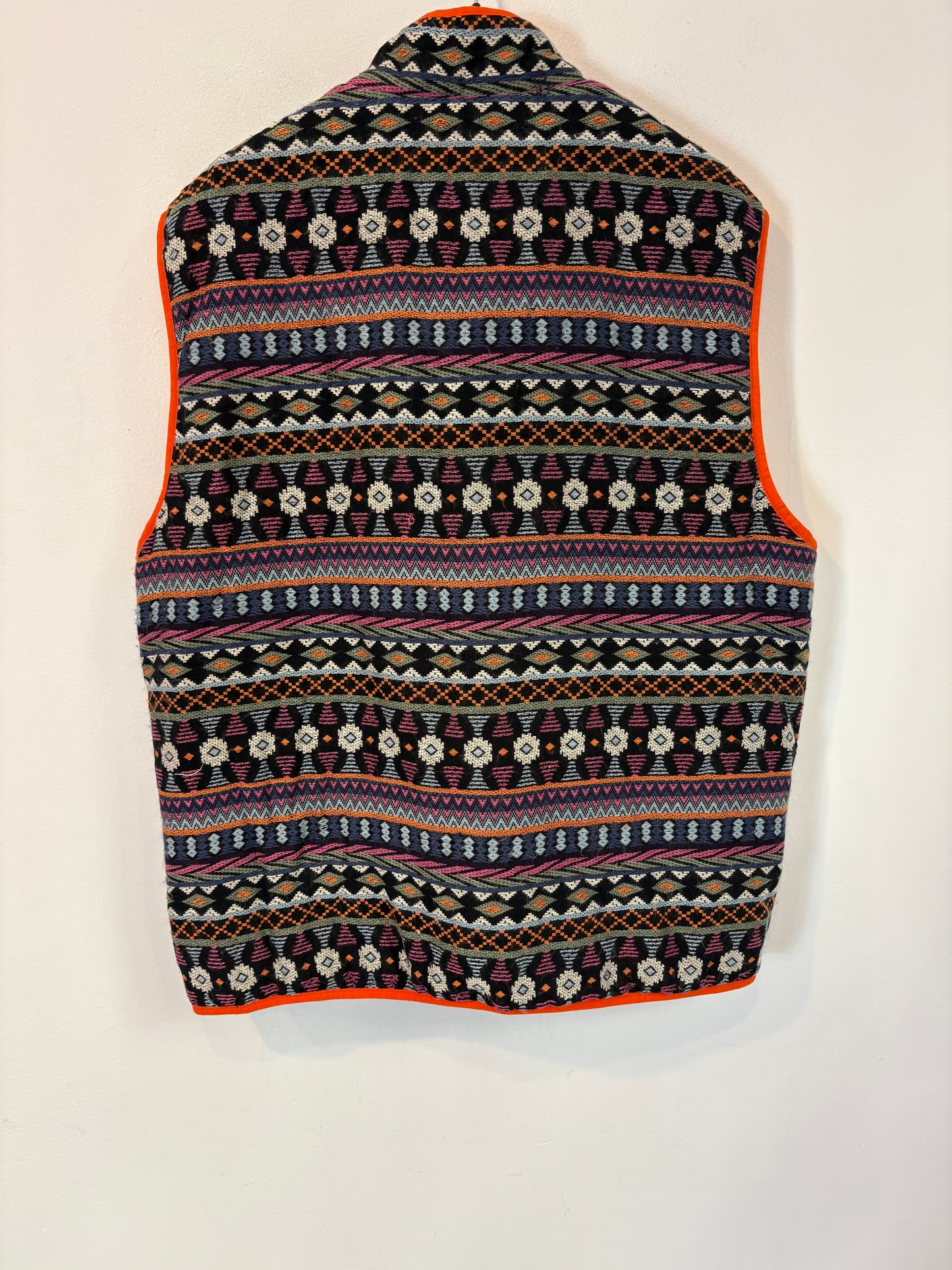 ZARA. Chaleco acolchado estampado. T L