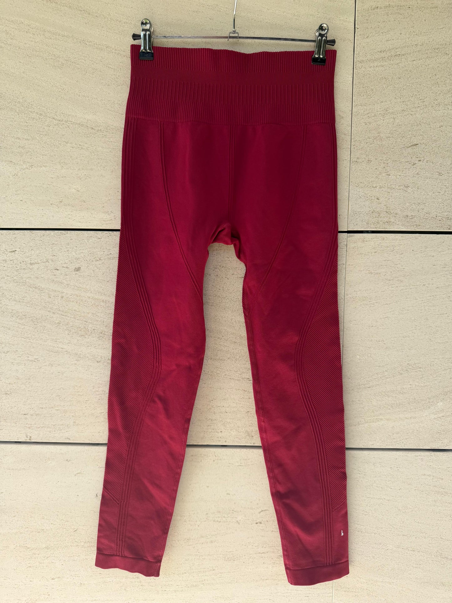 BORN LIVING YOGA. Legging burdeos textura T ,M