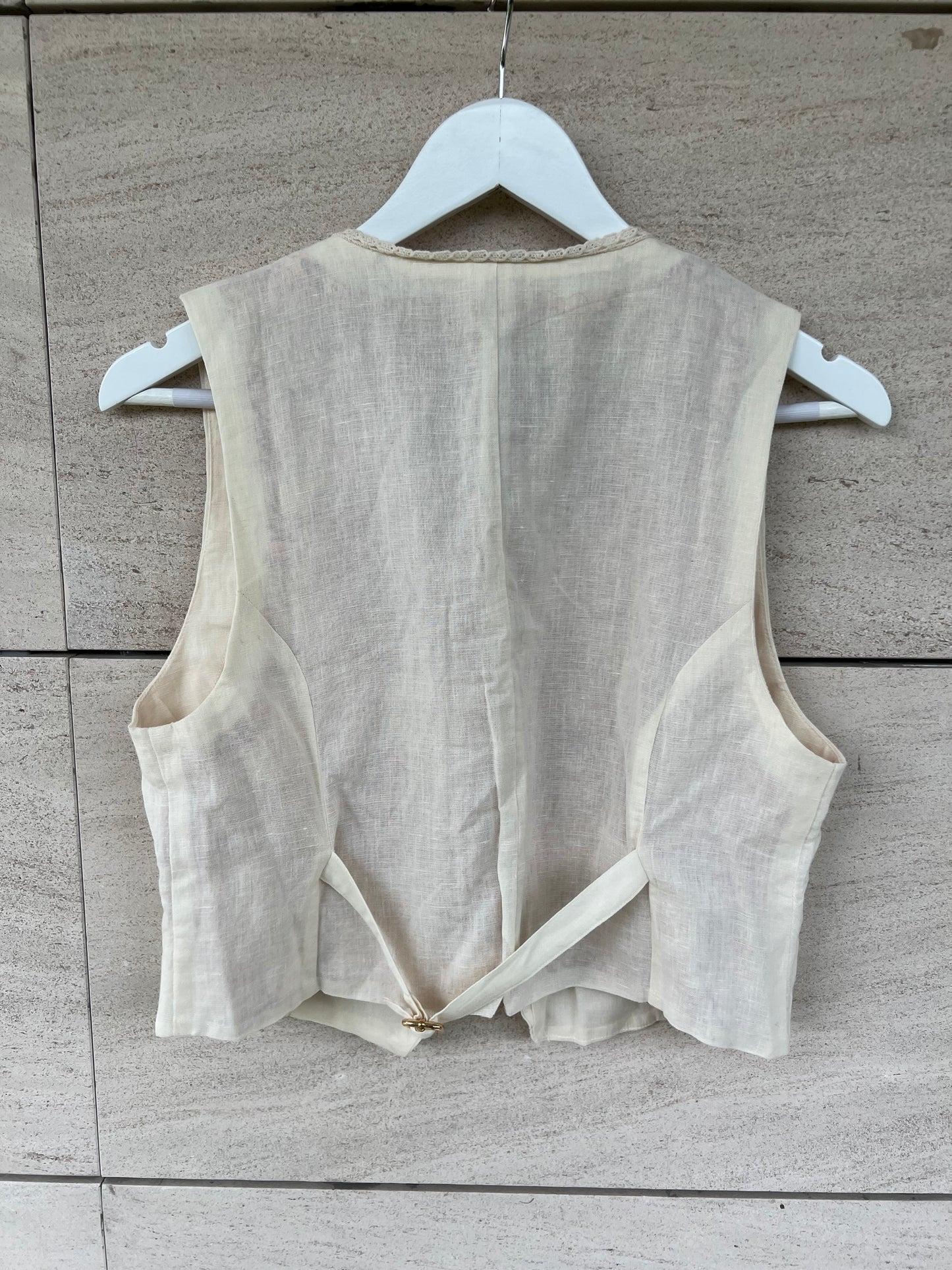 LOUISE MISHA. Chaleco bordado beige T.36