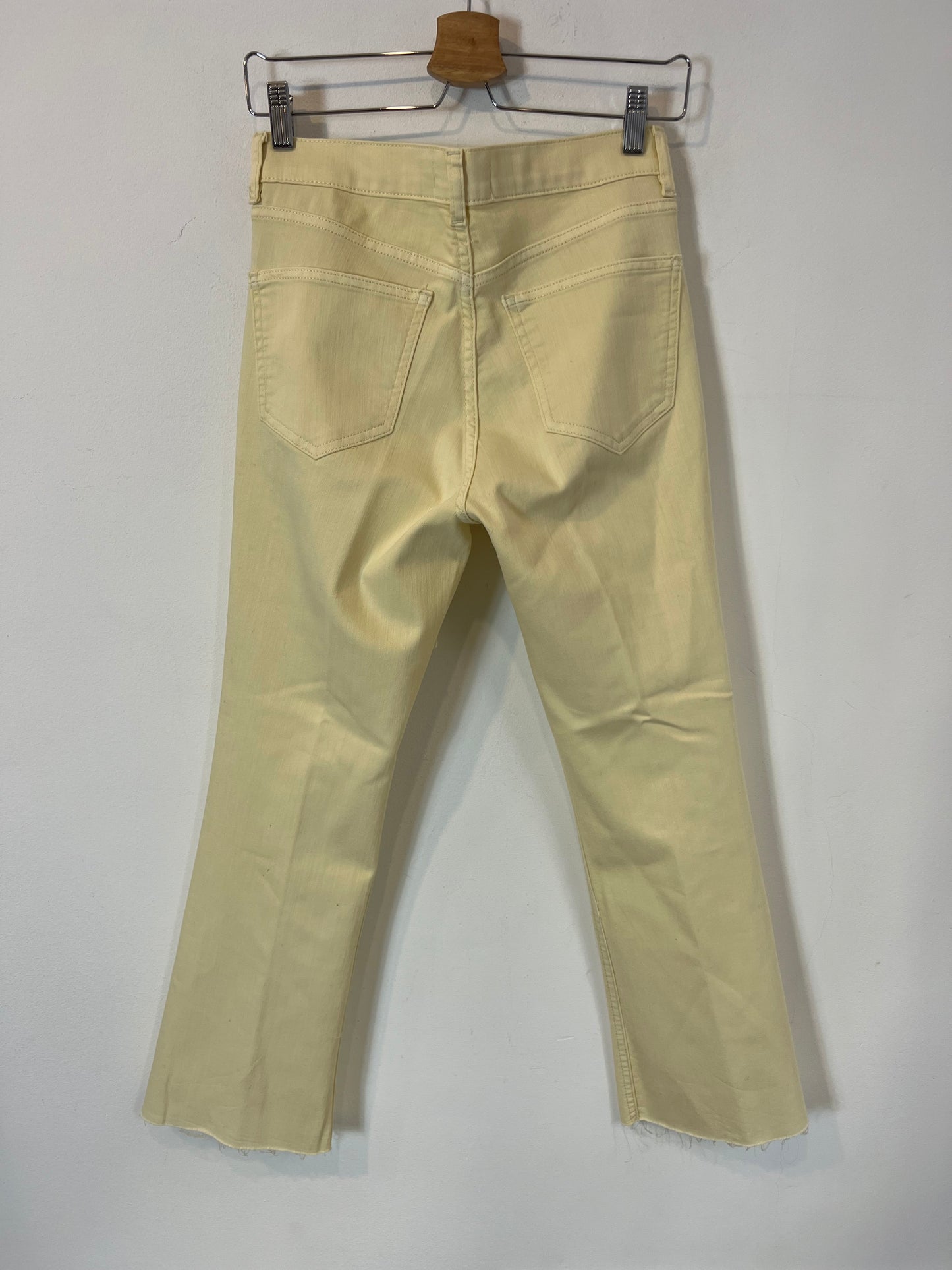 ZARA. Vanilla cropped denim. Size 38