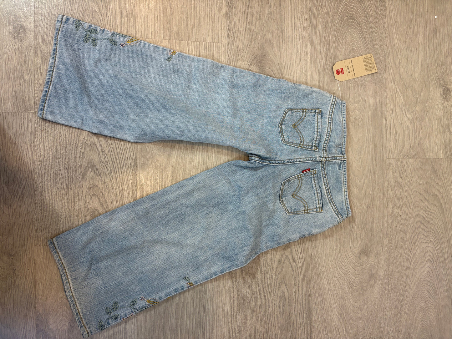 LEVI´S. Denim ancho bordados. T 5 años