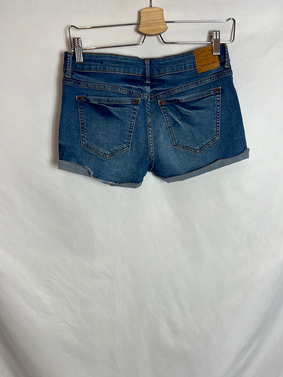 MANGO. Mini shorts denim T.36