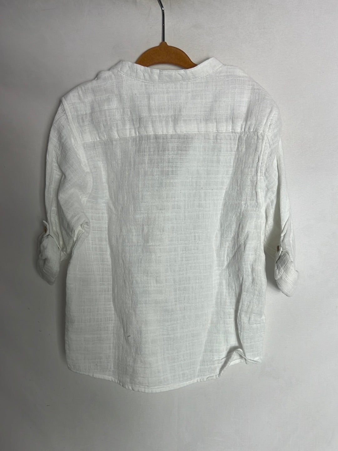ZARA. Camisa blanca algodón jaspeada. T 4-5 años