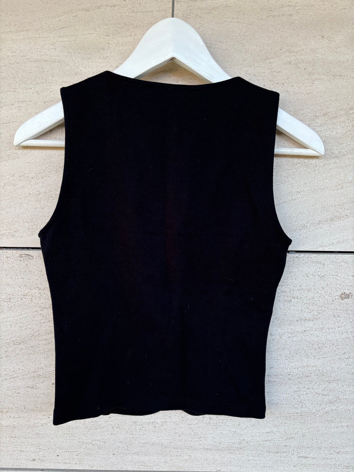 ZARA. Top negro botones