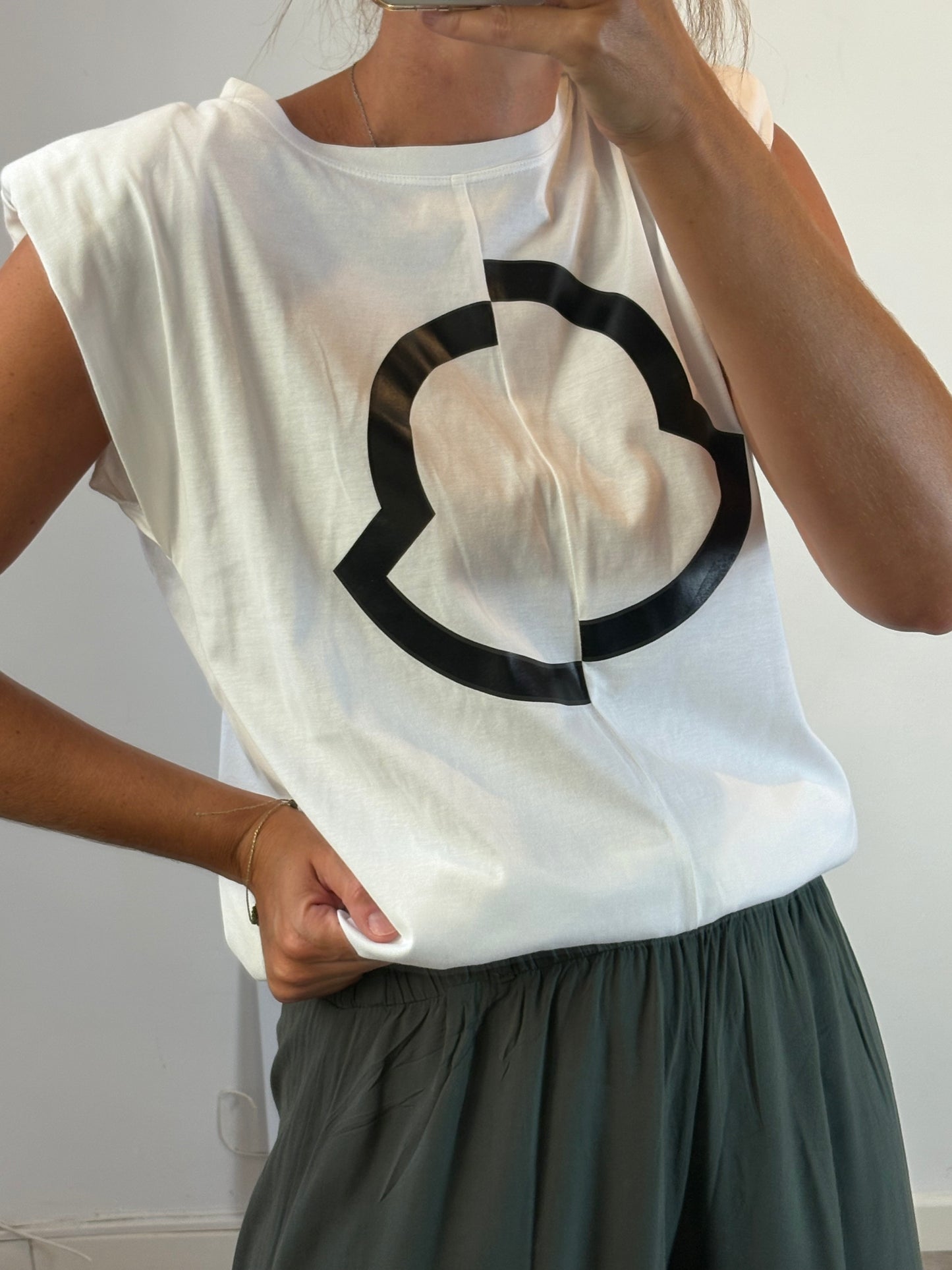 MONCLER. Camiseta blanca hombreras T.m