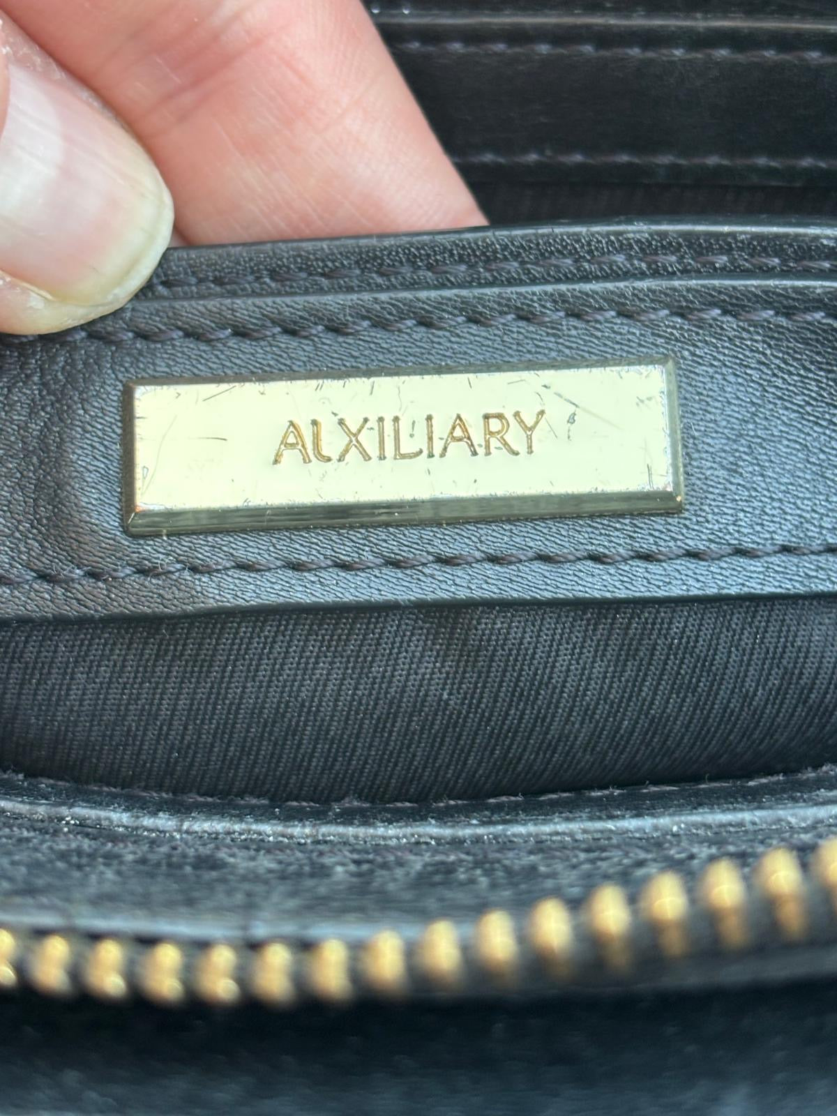 AUXILIARY BEGA. Bolso negro piel