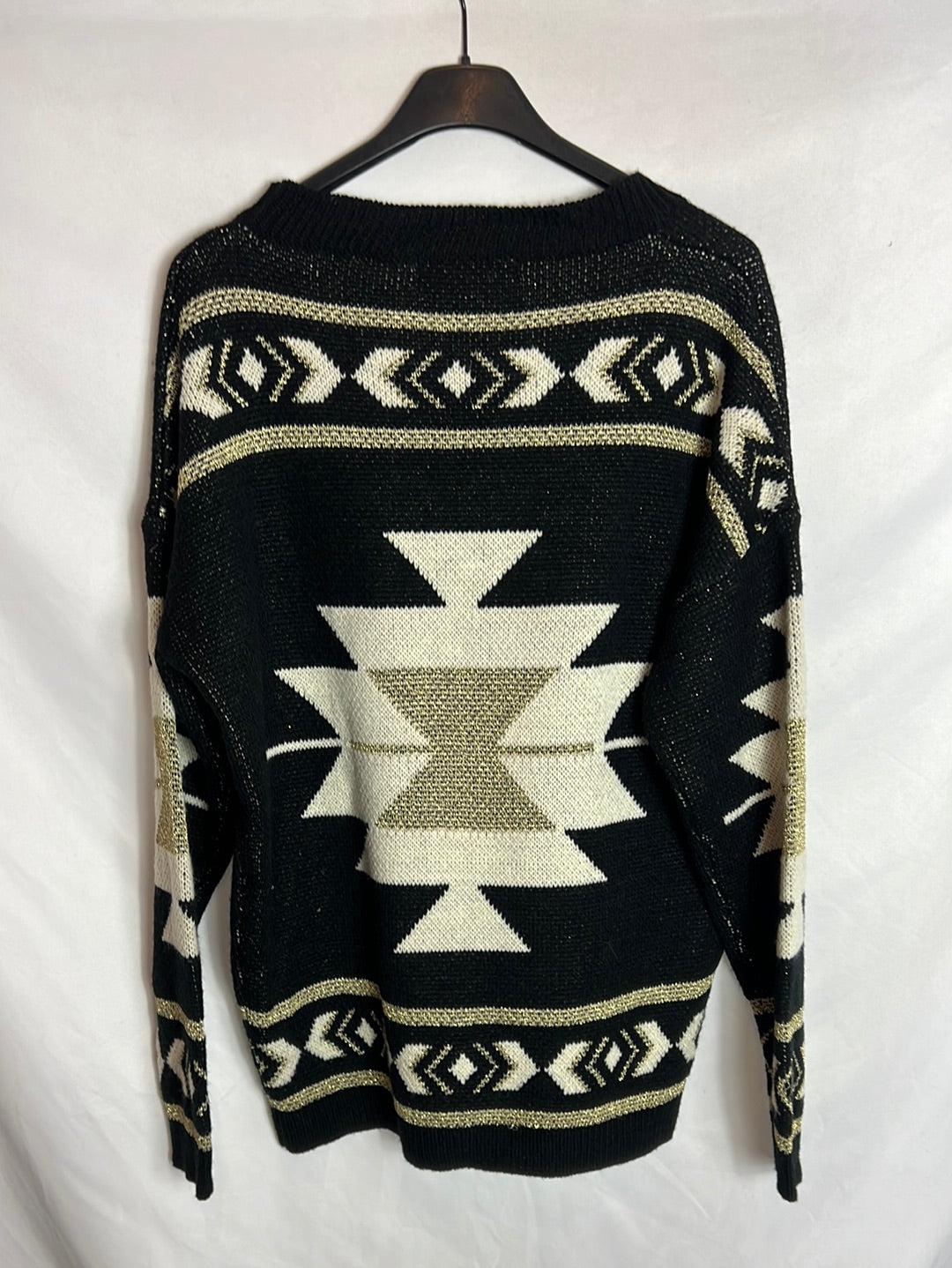 MOSNOVA. Jersey negro hilos dorados. T M