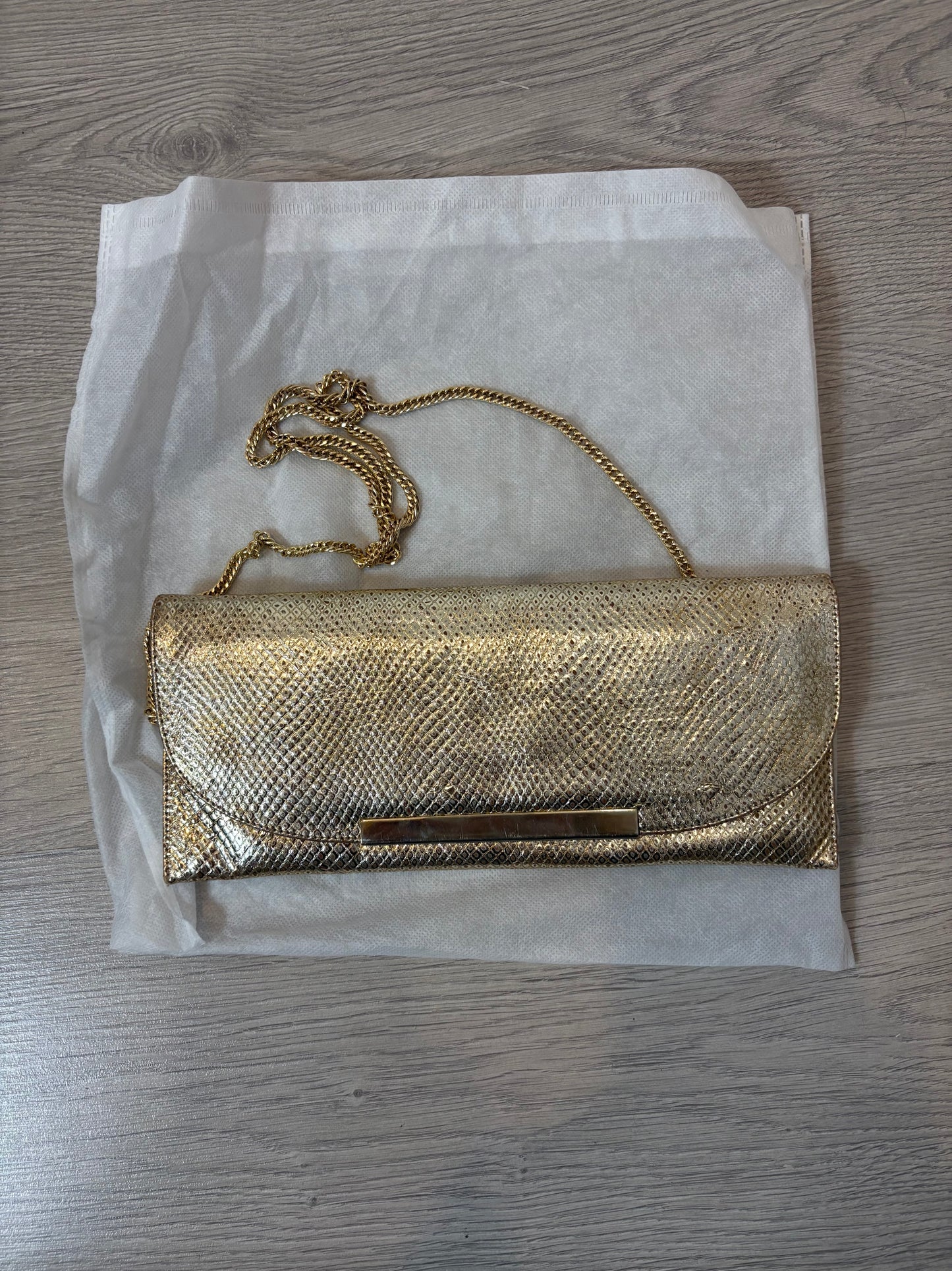 ANGARI. Cartera de mano dorada