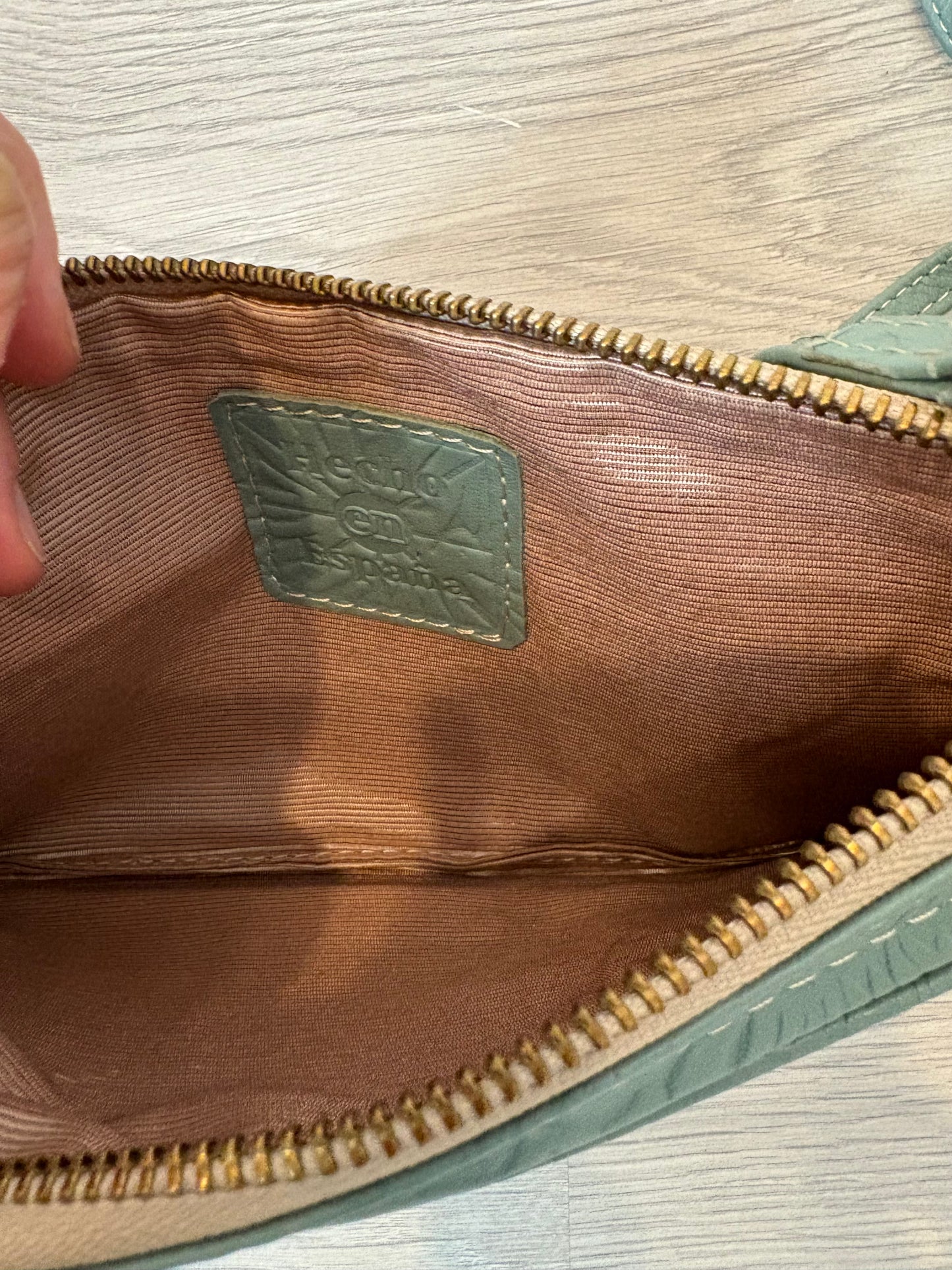 DEVA & COMEYA. Bolso piel troquelada verde agua