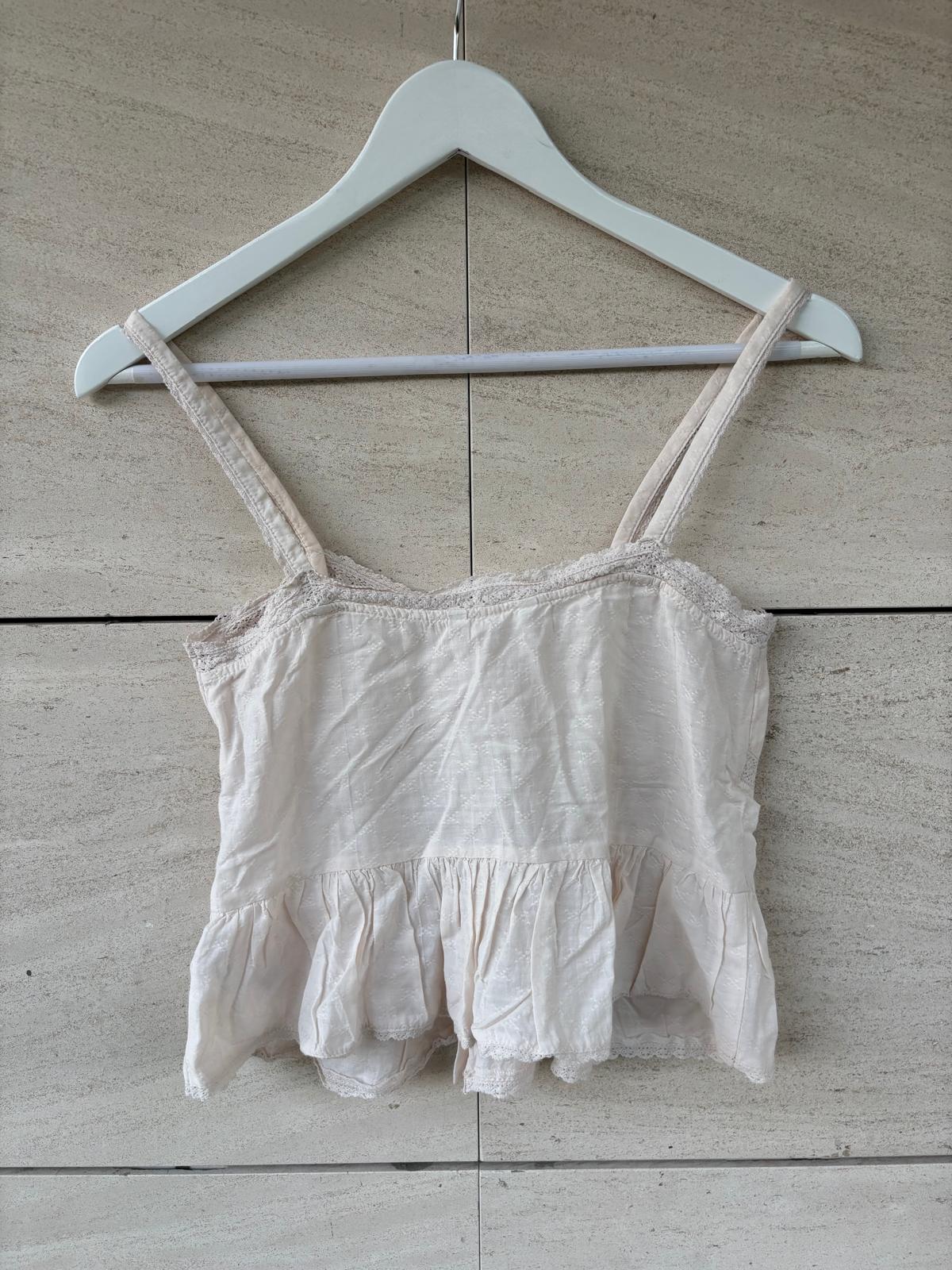 ZARA. Top beige claro bordados