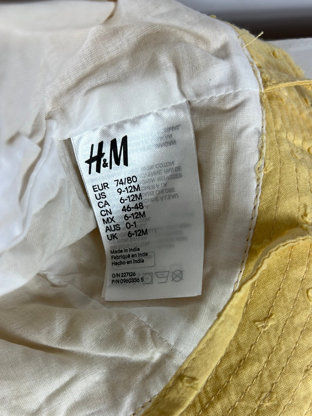 H&M. Bucket amarillo textura. T 6-12 meses