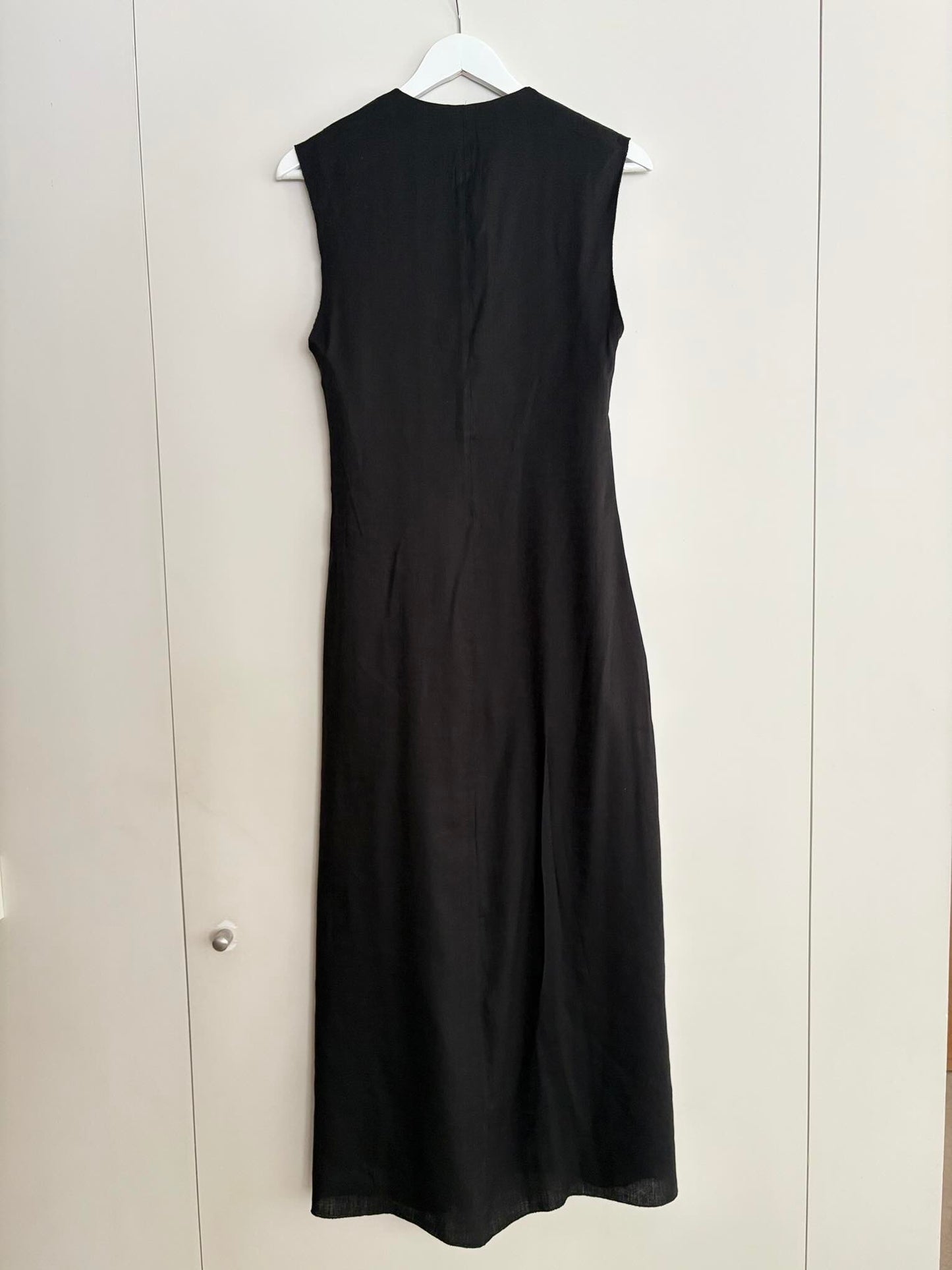 MASSIMO DUTTI. Vestido largo negro lino