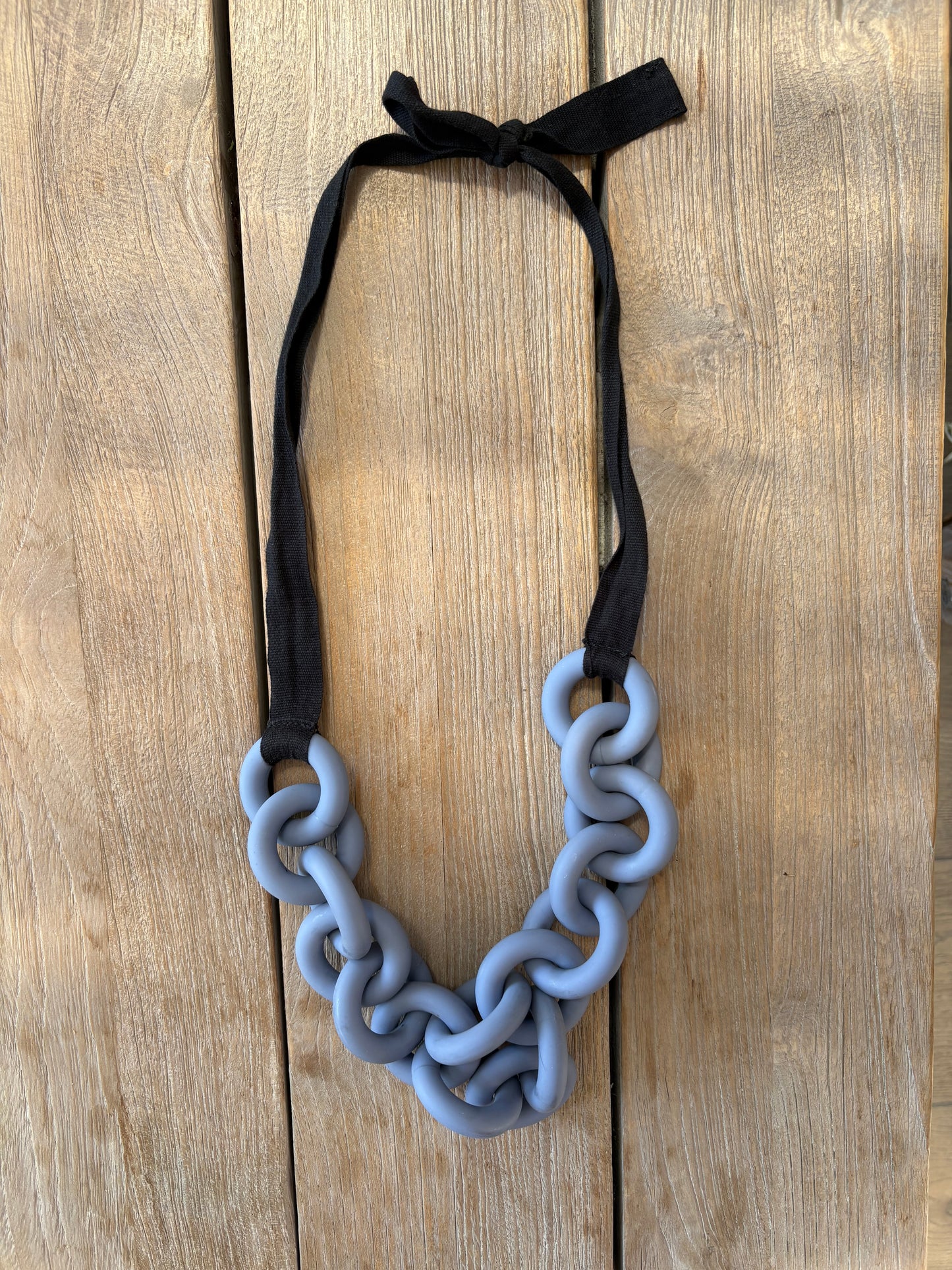 OTRAS. Collar ajustable eslabones textura