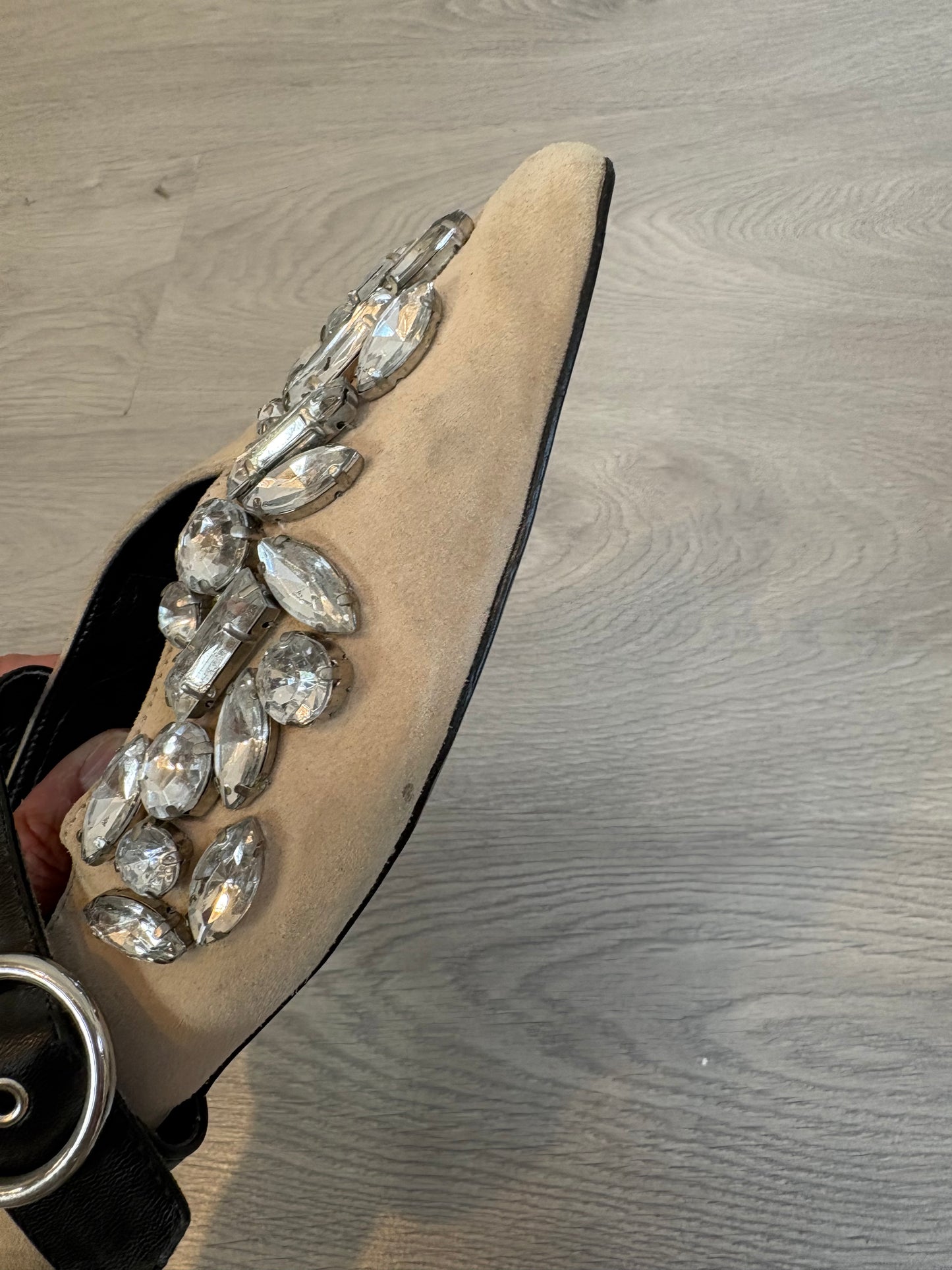 STEVE MADDEN. Mules beige pedrería